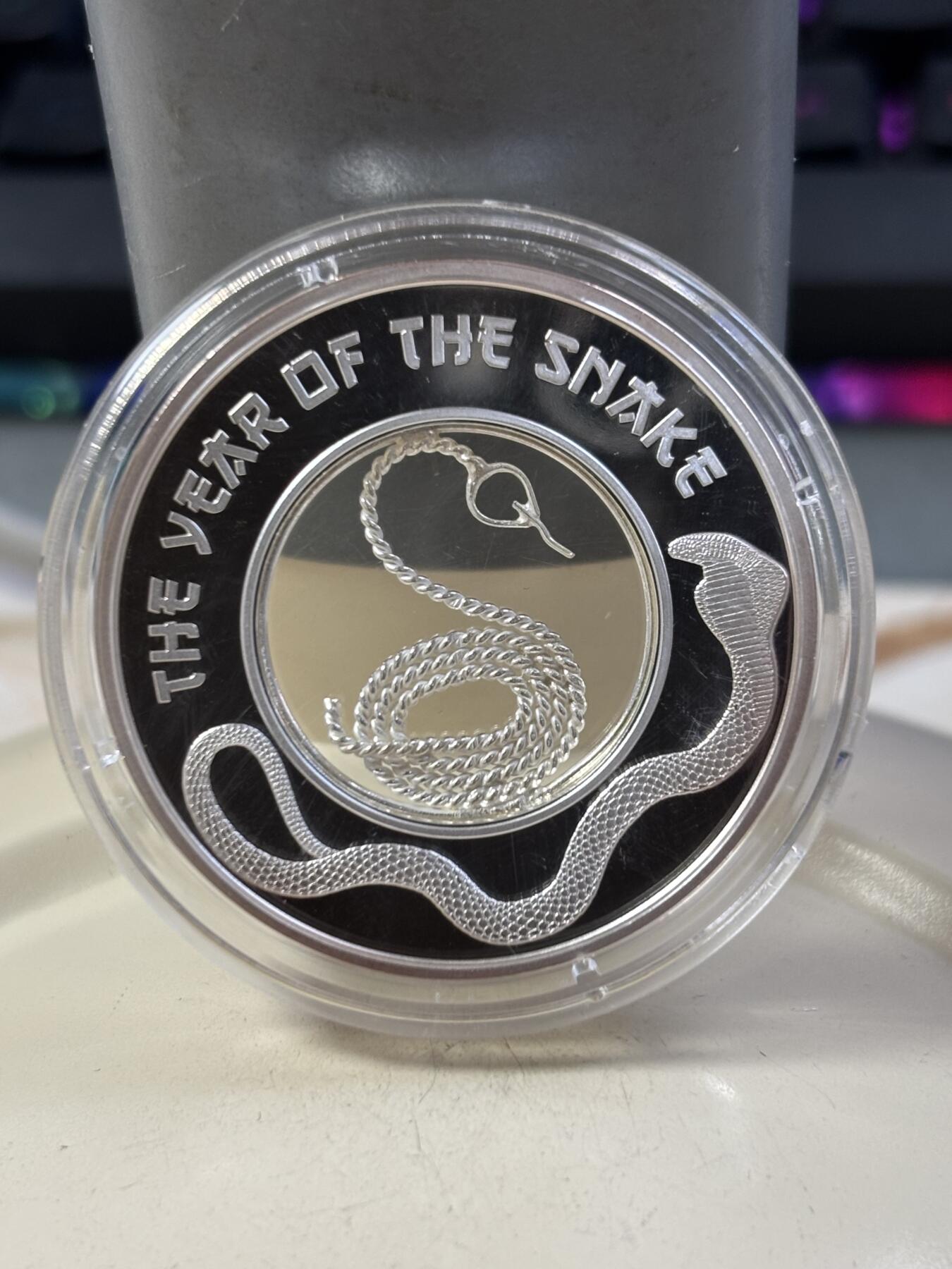 第188期拍卖 斐济2013年中国生肖蛇年花丝灵蛇掐丝工艺镂空银币20.5克，999银，发行4000枚