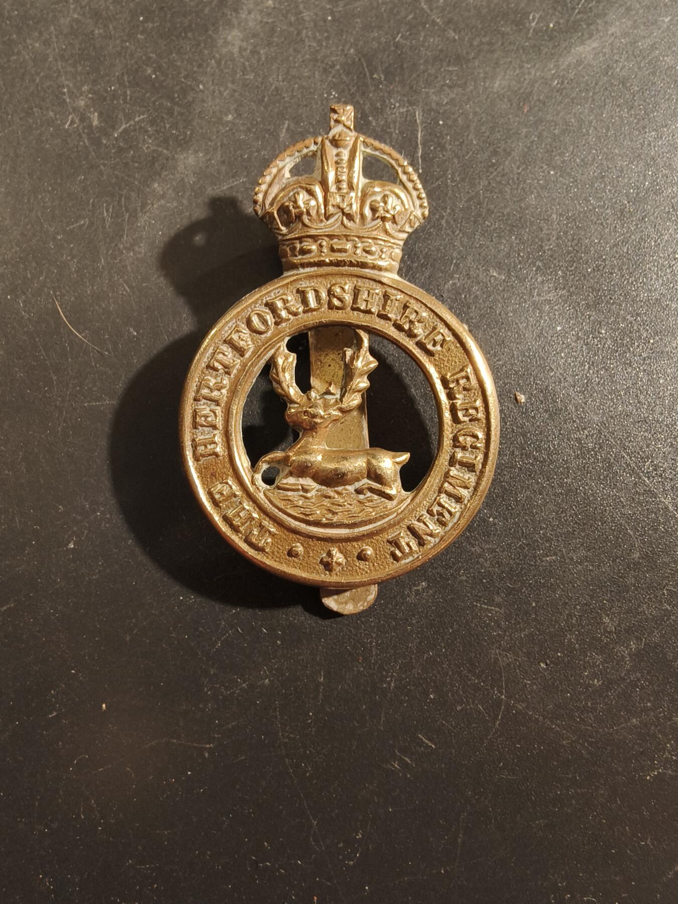 老王徽章第177期 英国赫特福德步兵团帽徽    一战时期
