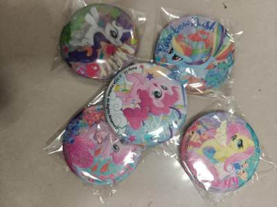 寸草不生拍卖第十八期  - 卡游 小马宝莉  吧唧5个