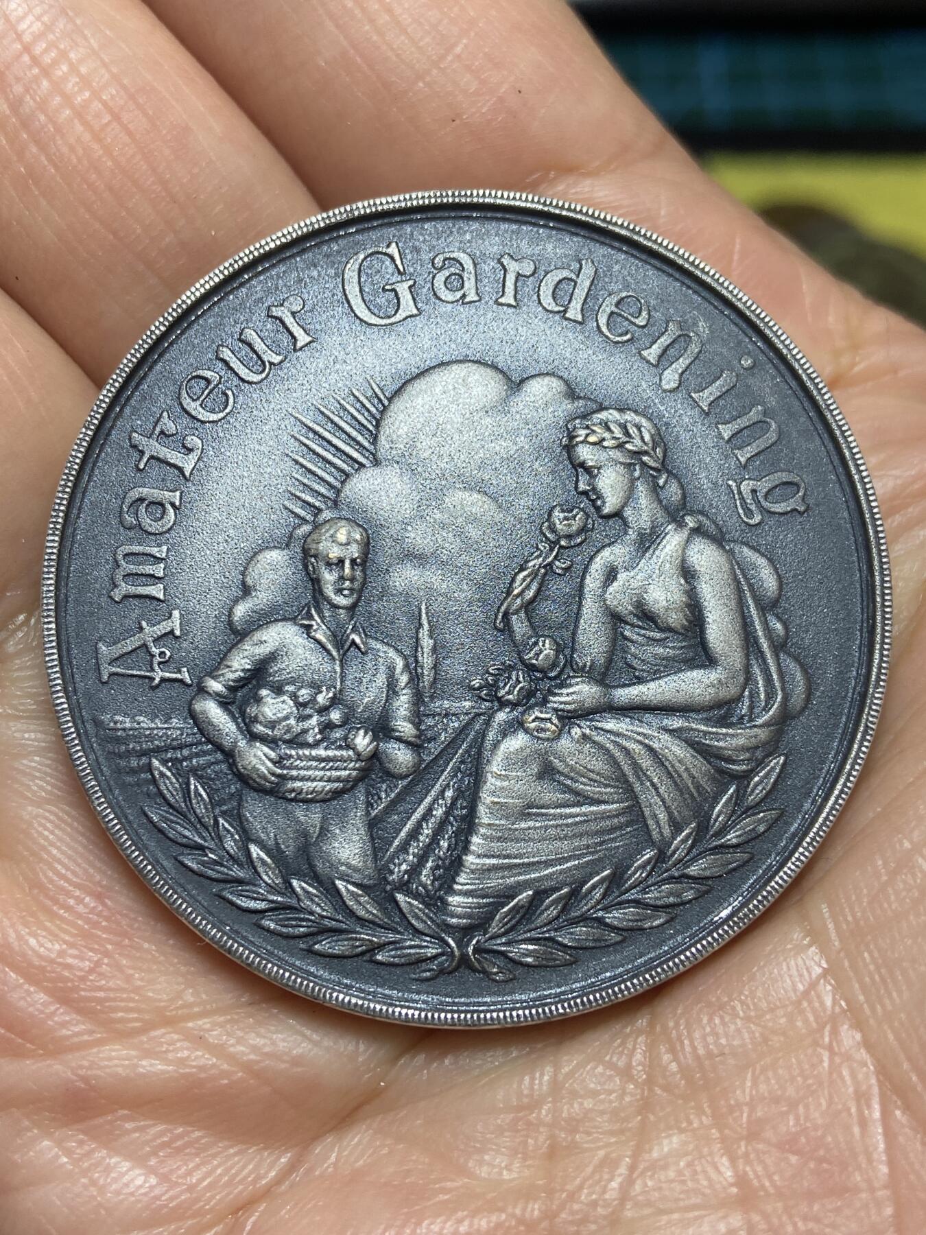 2026年第九场(总第一百七十八场）外国好品散币场(免佣金) 英国🇬🇧纪念章，直径44.5毫米，厚3.8毫米，重41.88克(英国园艺类杂志Amateur Gardening颁发的园艺功绩奖章)