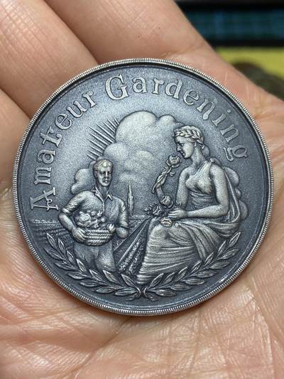2026年第九场(总第一百七十八场）外国好品散币场(免佣金) - 英国🇬🇧纪念章，直径44.5毫米，厚3.8毫米，重41.88克(英国园艺类杂志Amateur Gardening颁发的园艺功绩奖章)