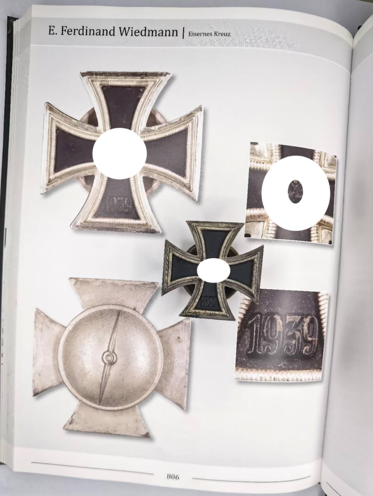 小驴勋章奖章收藏1月17日周六晚六点拍卖（珍爱和平，收藏战争，铭记历史，勿忘国耻，忠党爱国。有偿代拍，送拍规则在简介最后，参拍须阅读规则后再参拍，关系到运费包装发货时效真假辨别等关键信息，拍卖时不再发原图，看大图店主微信码在拍卖店铺介绍里） WWII19厂得三EKI转盘背版，铁质核心黑漆，由E. Ferdinand Wiedmann厂制作，罕见，此枚比书中实例漆面保存还好，此枚我多年前6千售出