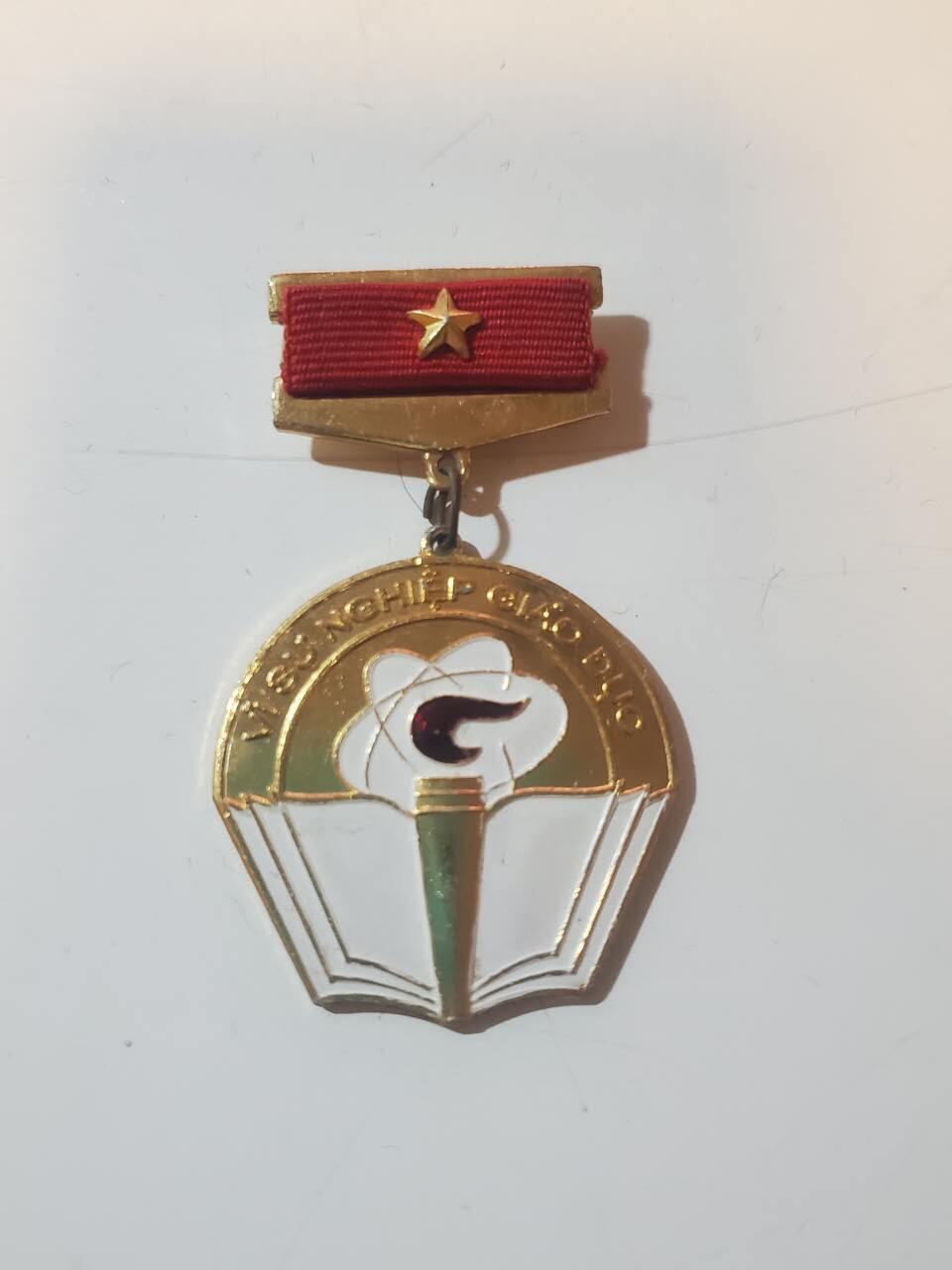 韵星假日拍卖第三十七期 -- Rimey Holidays Auction 37 越南社会主义共和国特级为教育事业贡献奖章 