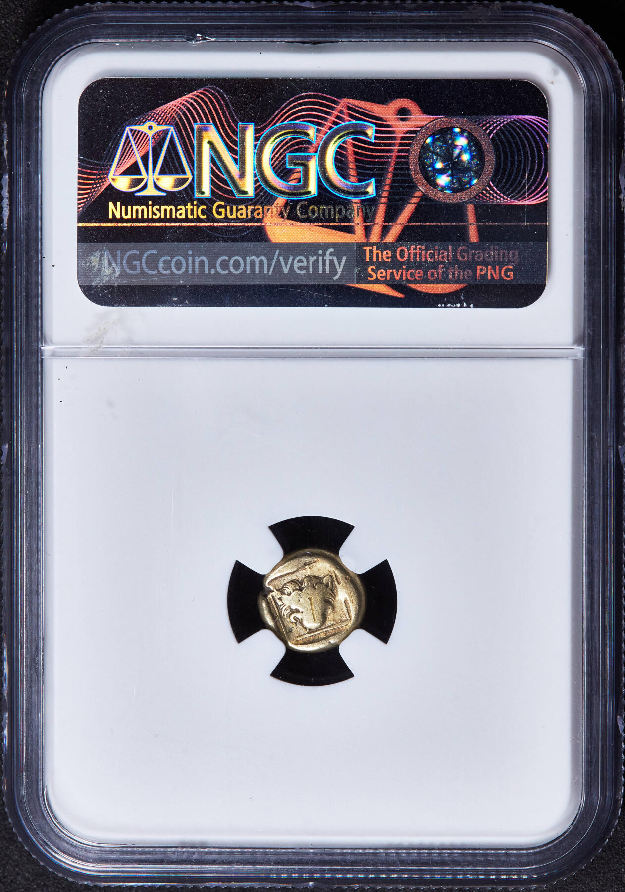 【俄甄集藏】“万象更新、马呈祥瑞”迎新春俄甄精品场-2026年(047)01-21 星期三 晚 19:30 全场包邮 古希腊莱斯沃斯岛米提利尼城邦公元前412年-前378年智慧女神雅典娜1赫卡忒琥珀金币，NGC F，正面是戴阿提卡头盔的雅典娜头像，背面狮皮，直径：10mm,，重量：2.53克，热门品种