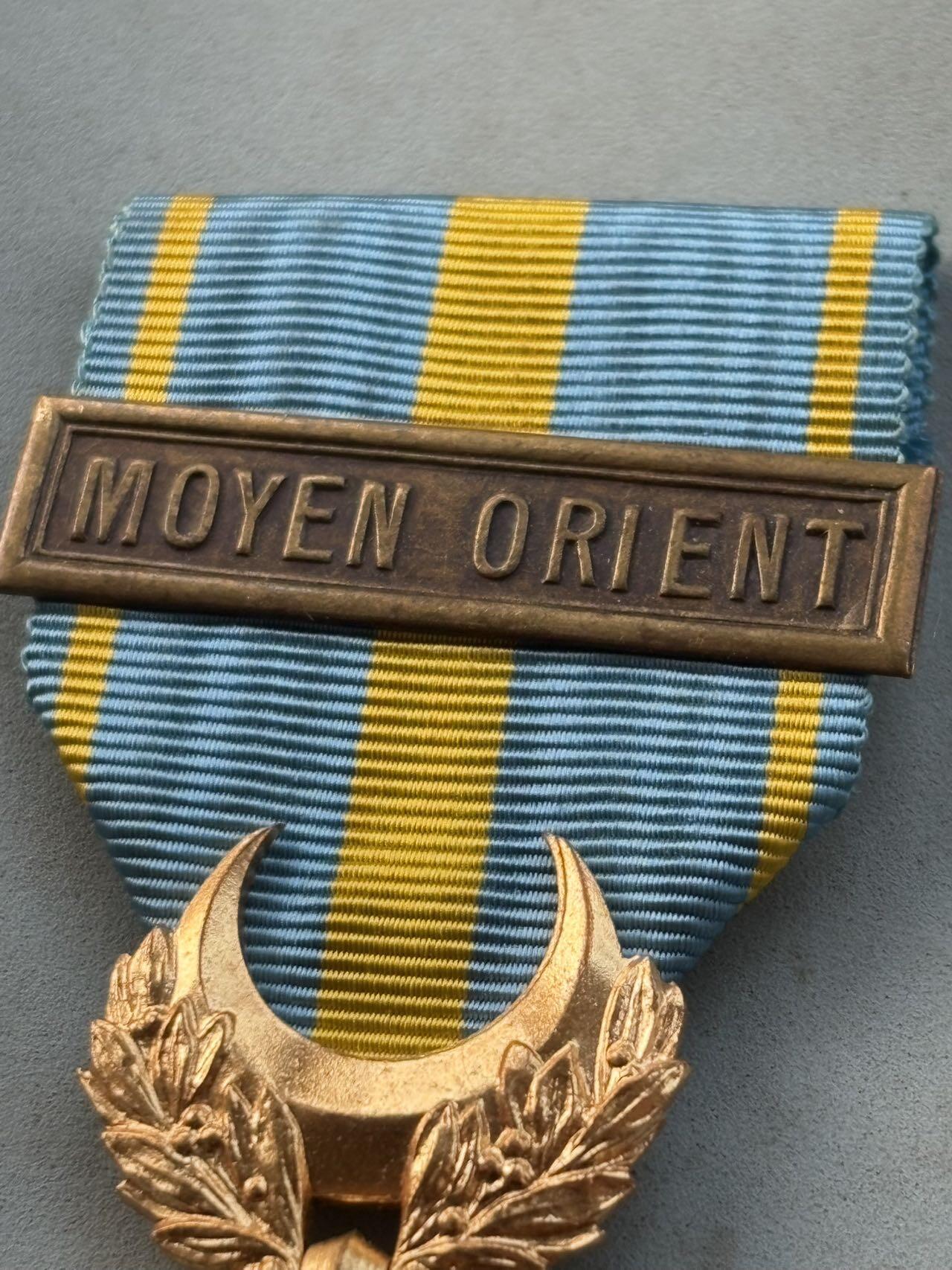 盛世勋华——号角文化勋章邮票专场拍卖第299期 法国第二次中东战争奖章 带中东铭条 授予1956年苏伊士运河事件中和英军一起占领埃及苏伊士运河运河并与埃军作战的法军，总量不超过一万枚，数量很少，是法国数量最少的战役章之一， 巴黎造币局造带厂标 铜镀金