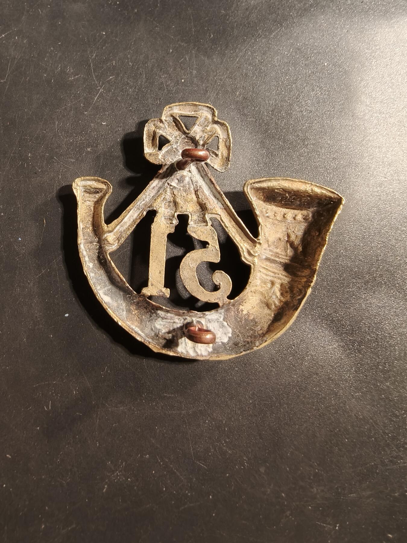 老王徽章第177期 英国陆军第51轻步兵团帽徽    维多利亚女王时期