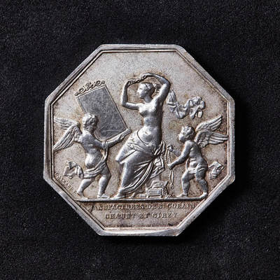 【俄甄集藏】“万象更新、马呈祥瑞”迎新春俄甄精品场-2026年(047)01-21 星期三 晚 19:30 全场包邮 - 法国1830年皇家玻璃制造业银质八角代用币章，黄油彩包浆，底光犹存，直径：35mm，重量：19.72克，丰饶角铭，经典品种