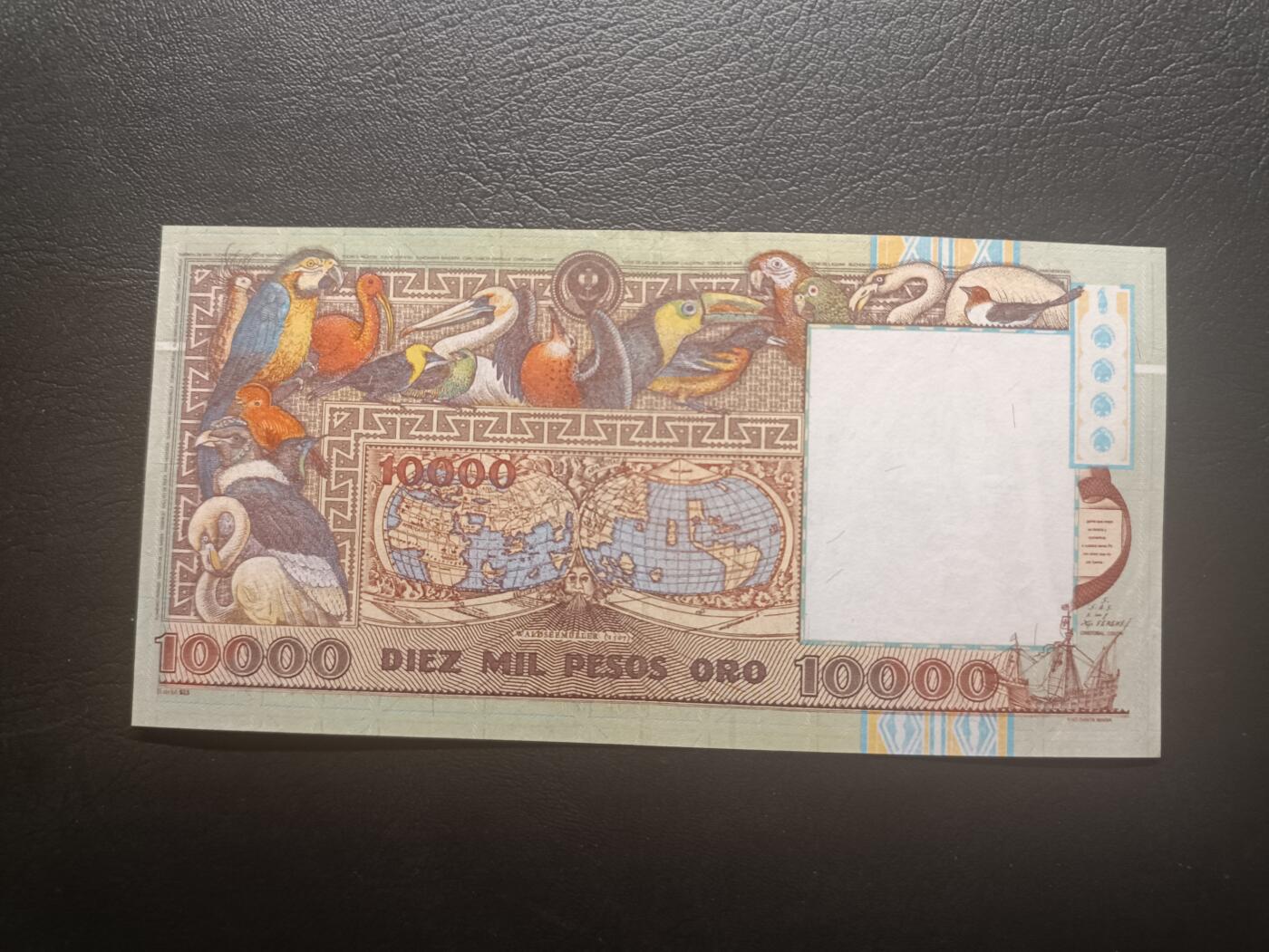 2026一月第三期，总213期 哥伦比亚1992年10000比索UNC-，民族服饰小女孩和被热带鸟类环绕的地球，少见高面值品种