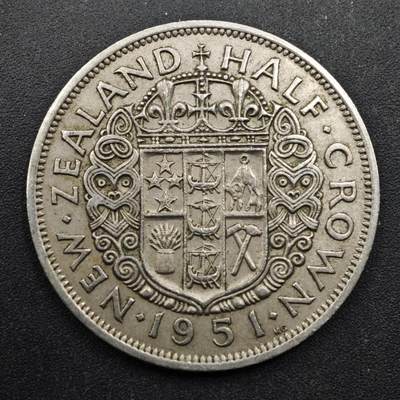 【淘币小摊】实时拍第八百四十九拍   散币银币场   满百包邮可预留二周 每周一统一发货   - 新西兰1951年乔治六世半克朗镍币