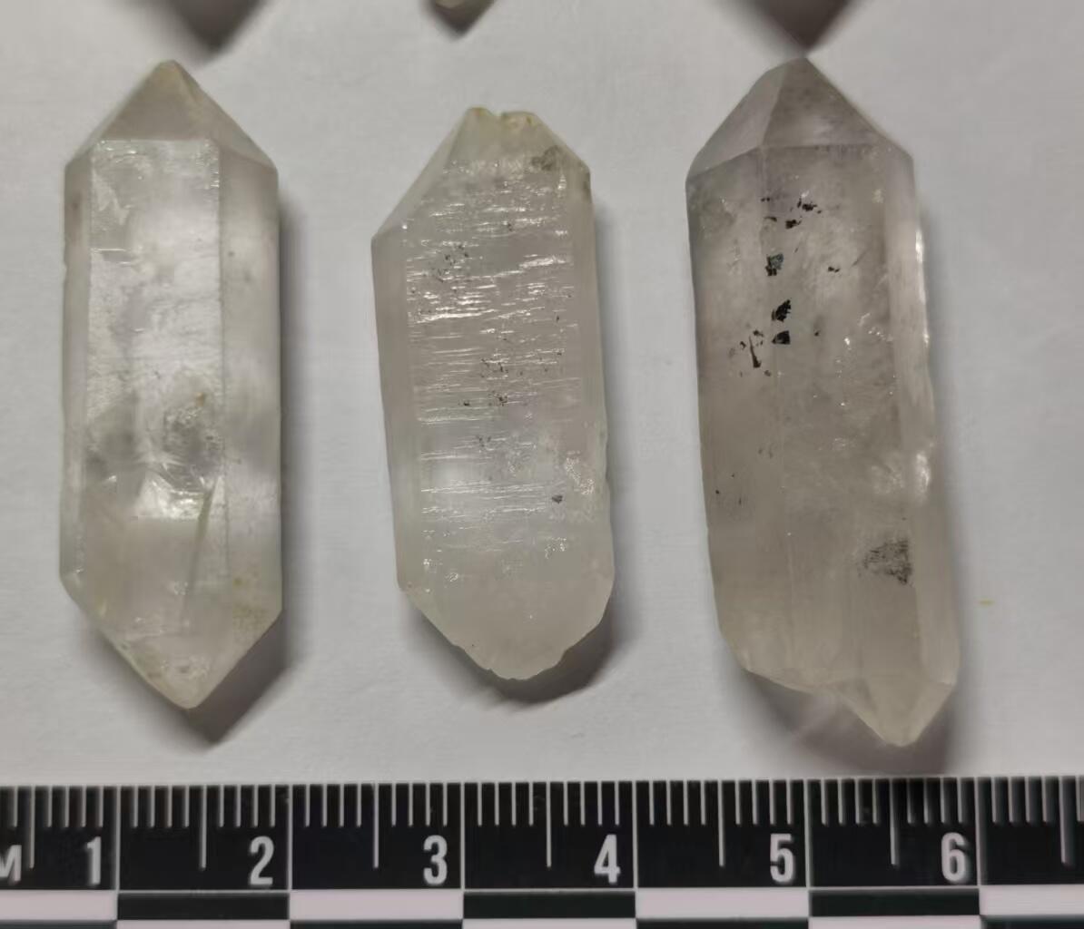 七河·世界币章小拍（总第34期） 藏家出品 X707（5）云贵闪灵水晶原石 周正双尖一组  6 件 