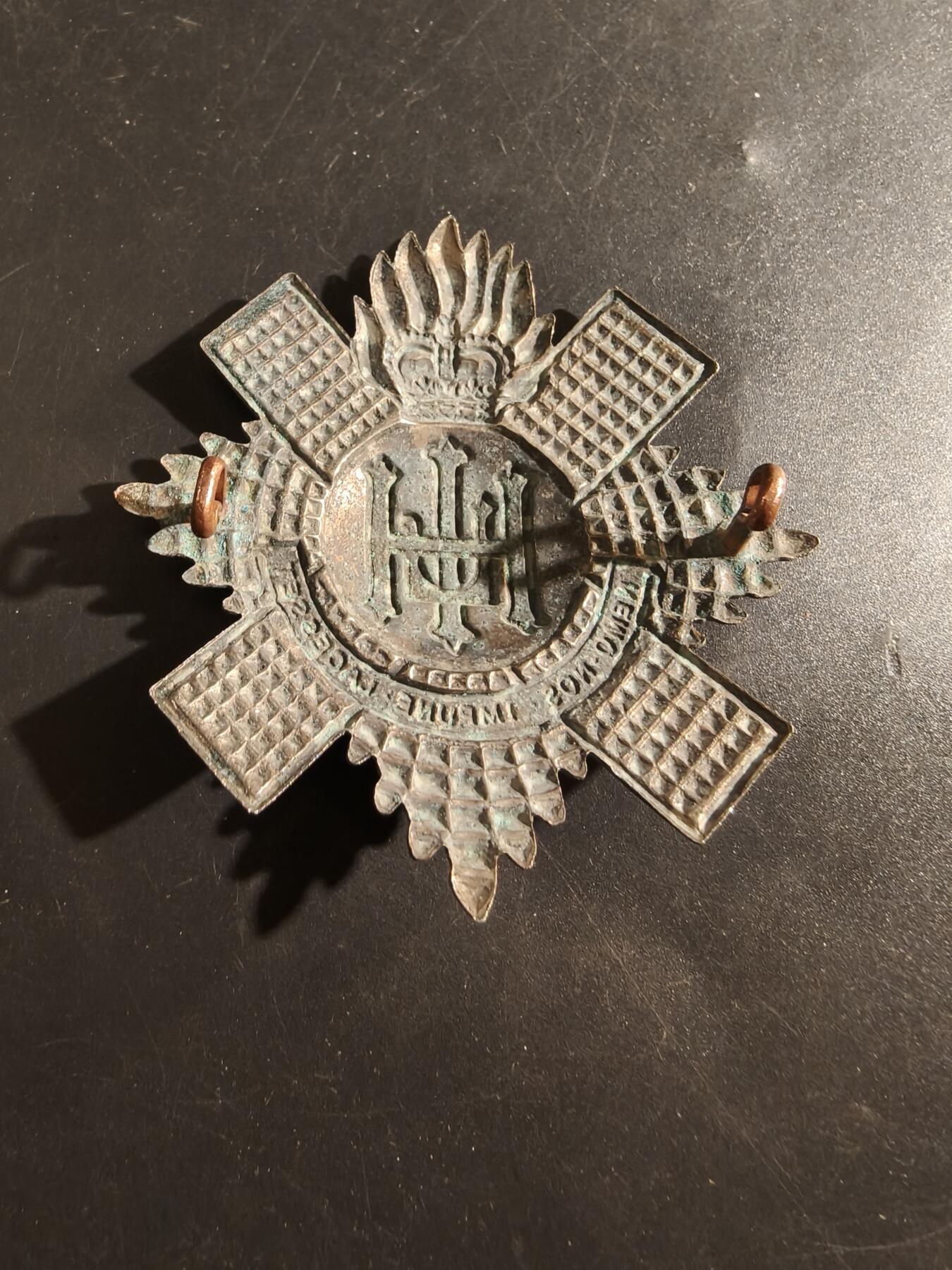 老王徽章第177期 英国高地燧发枪团帽徽    女王早期