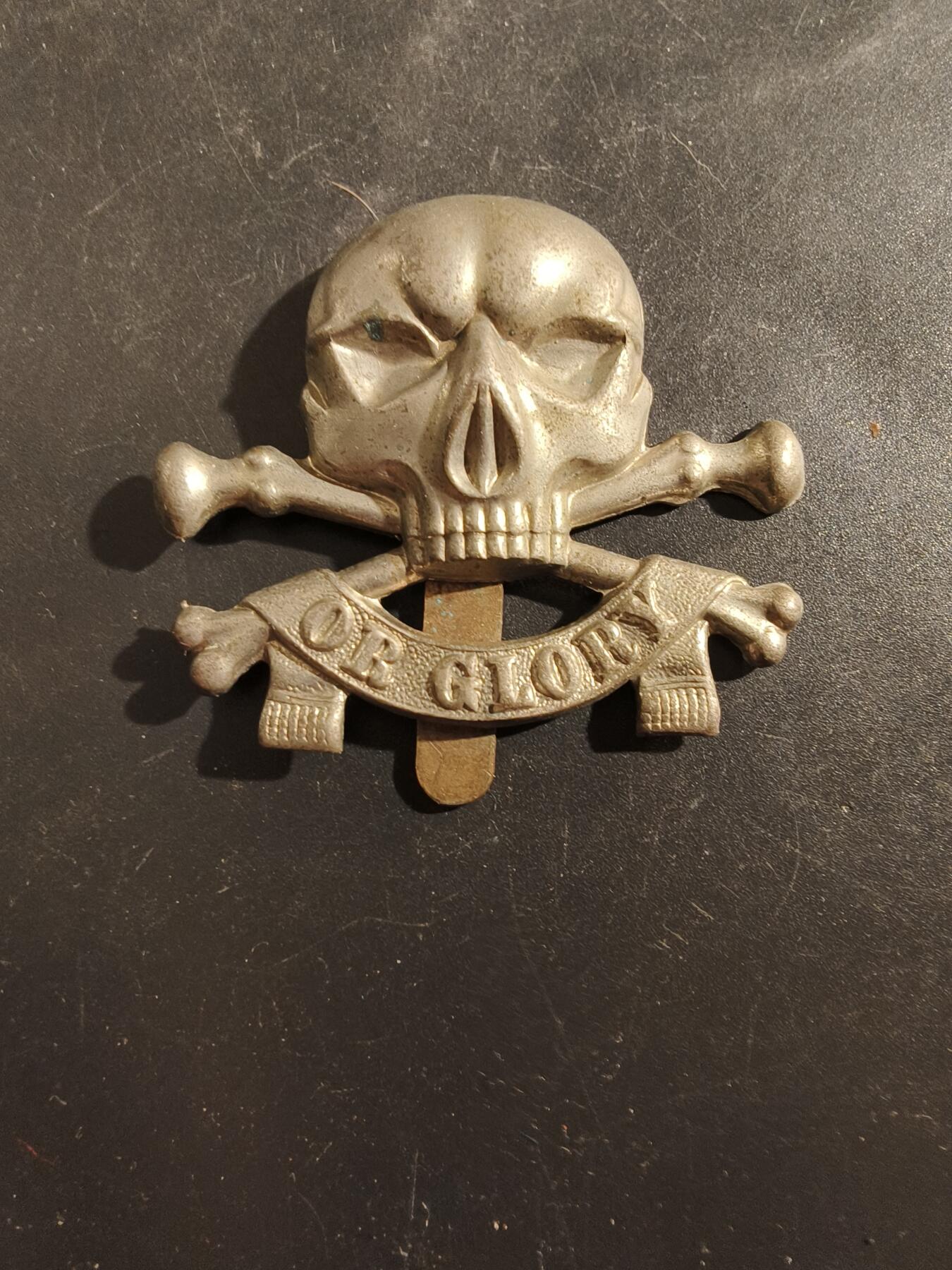 老王徽章第177期 英国剑桥公爵第17枪骑兵团帽徽    一战时期