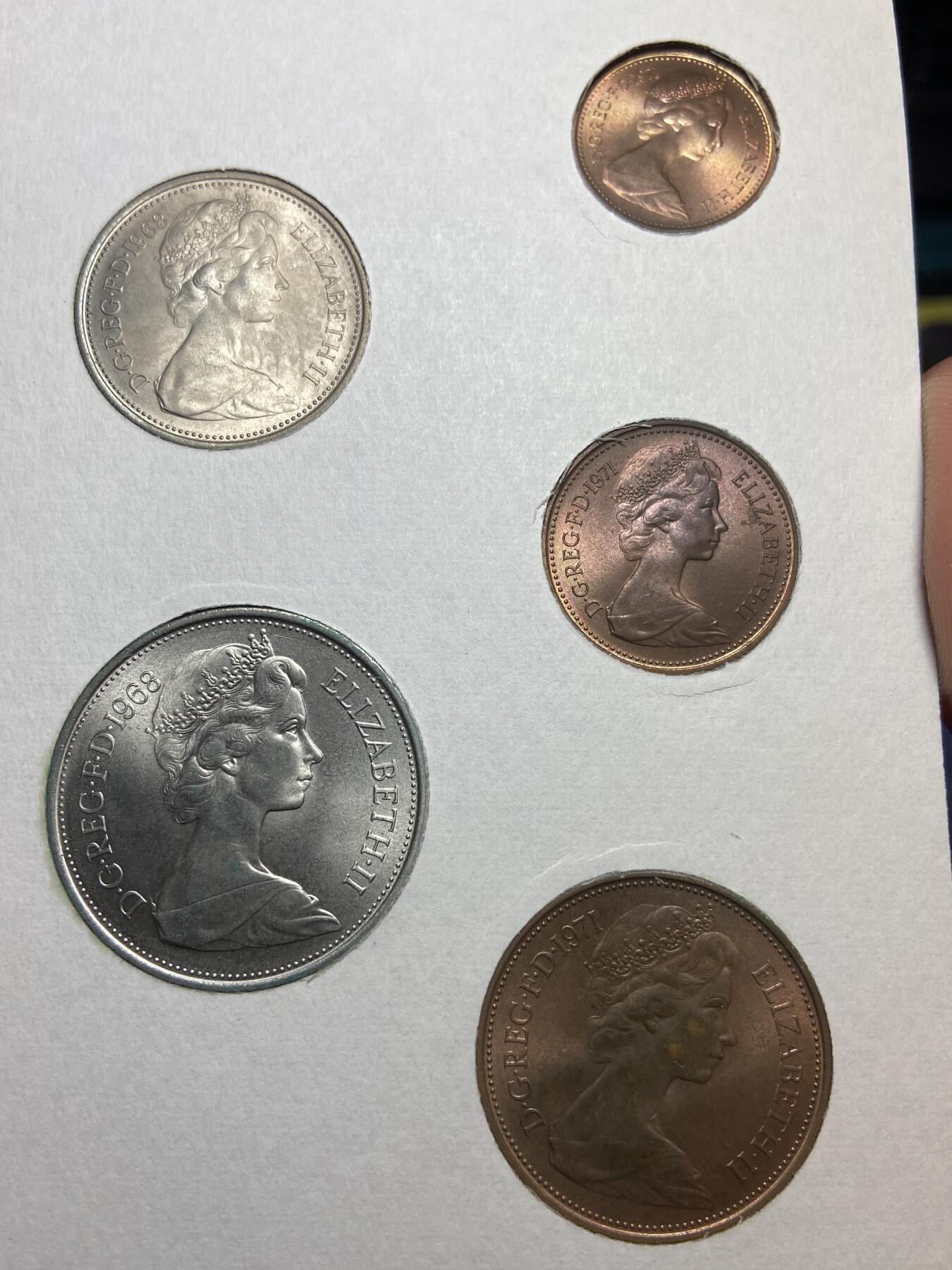 2026年第九场(总第一百七十八场）外国好品散币场(免佣金) 英国🇬🇧原装套册5枚(伊丽莎白二世中年花冠，十进制第一版首发年套币)