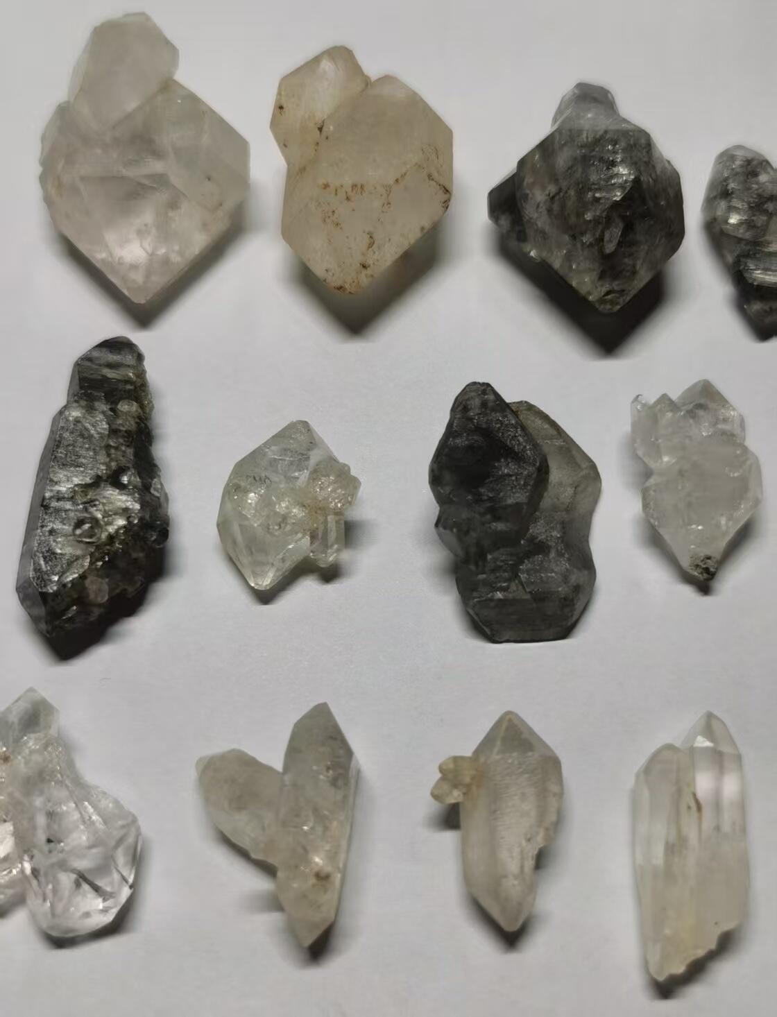 七河·世界币章小拍（总第34期） 藏家出品 X659（7） 有造型的 多品种云贵闪灵水晶 一组15件