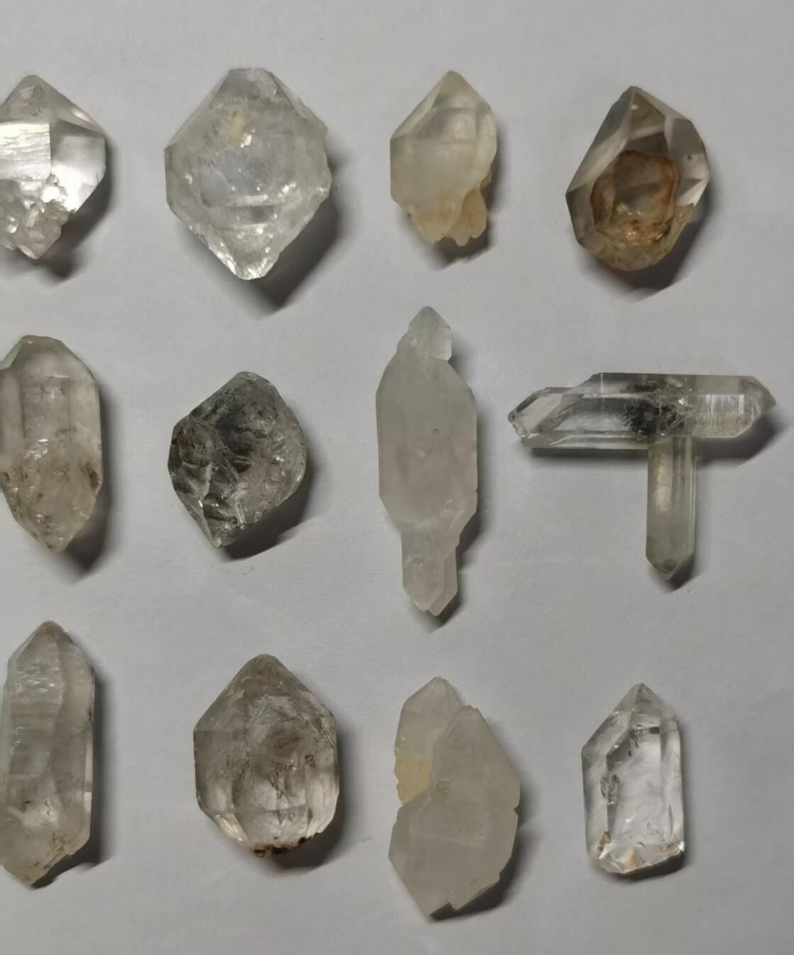 七河·世界币章小拍（总第34期） 藏家出品 X708（3）云贵闪灵水晶原石 多品种 一组 15 件 