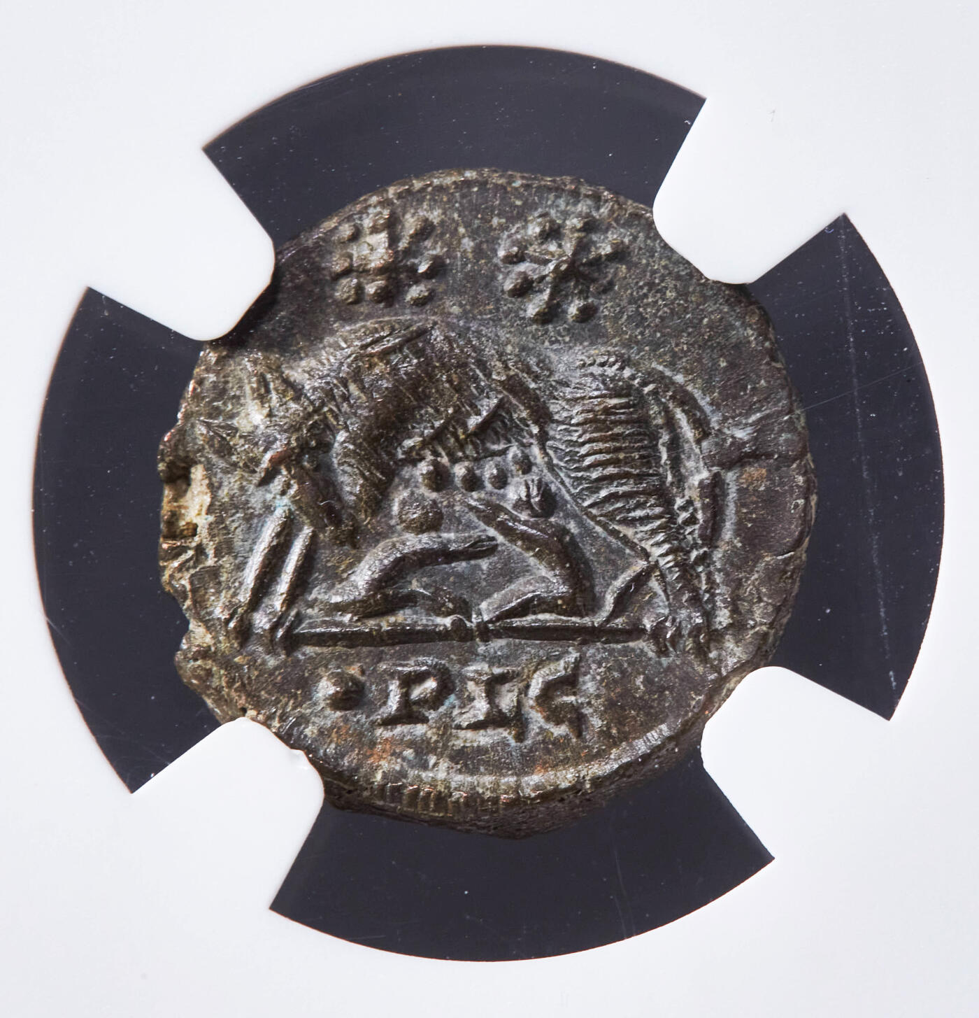 【俄甄集藏】“万象更新、马呈祥瑞”迎新春俄甄精品场-2026年(047)01-21 星期三 晚 19:30 全场包邮 古罗马帝国公元332年-333年君士坦丁大帝母狼育婴罗马建城纪念铜币，NGC MS，正面罗马女神戴盔披氅面左胸像，币文罗马城，背面母狼哺婴源自罗马建城传说，母狼正哺育罗慕路斯和雷穆斯兄弟，上方两颗芒星，未流通，直径：18mm