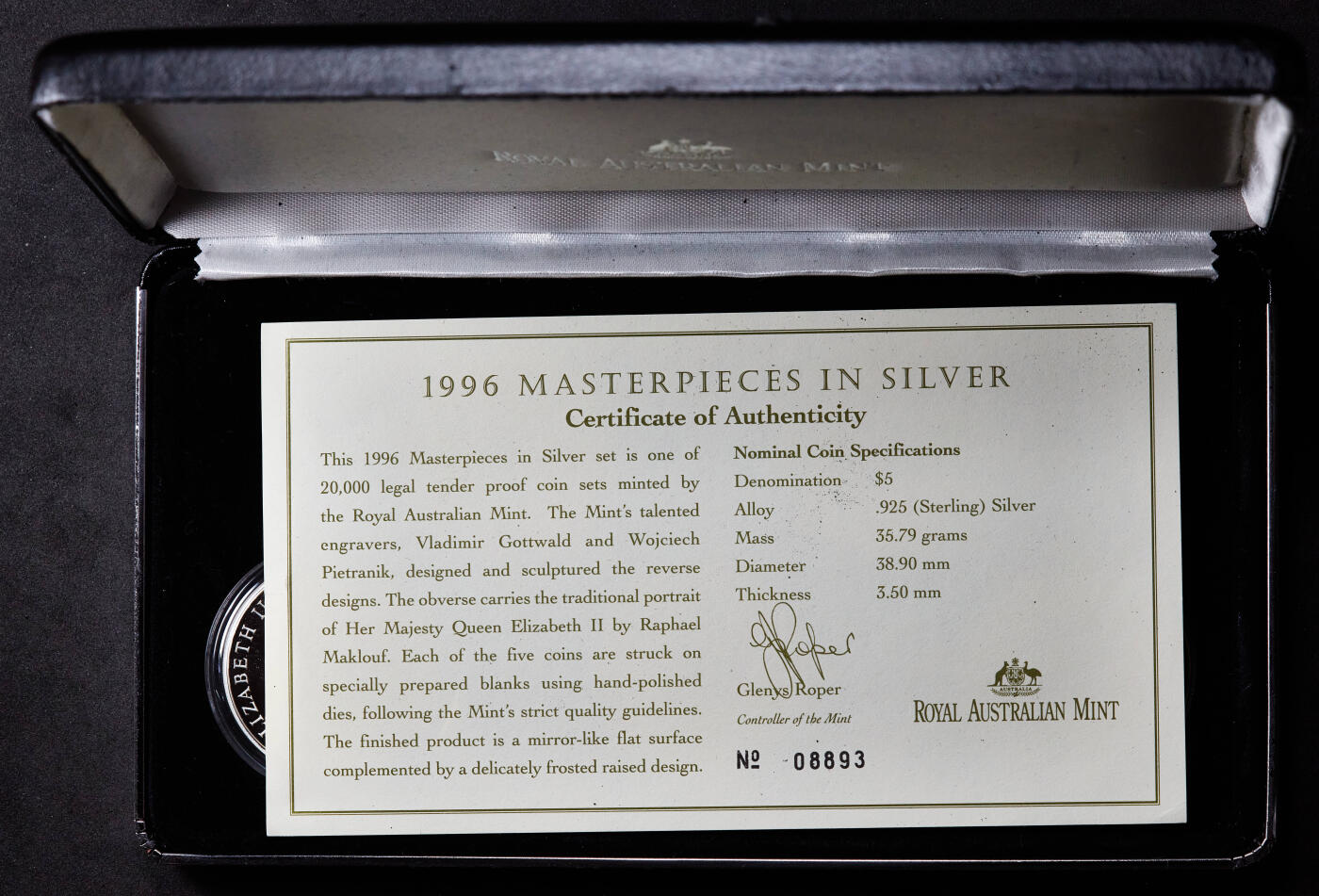 【俄甄集藏】“万象更新、马呈祥瑞”迎新春俄甄精品场-2026年(047)01-21 星期三 晚 19:30 全场包邮 澳大利亚1996年文化与传统系列5元精制大银币5枚套装，原盒证，澳大利亚皇家造币厂出品，马背上的萨克逊、原住民面具、作家亨利·劳森、画家汤姆·罗伯茨、赛马，单枚重35.79克，925银，含纯银共165.53克，外盒有损伤，No.1