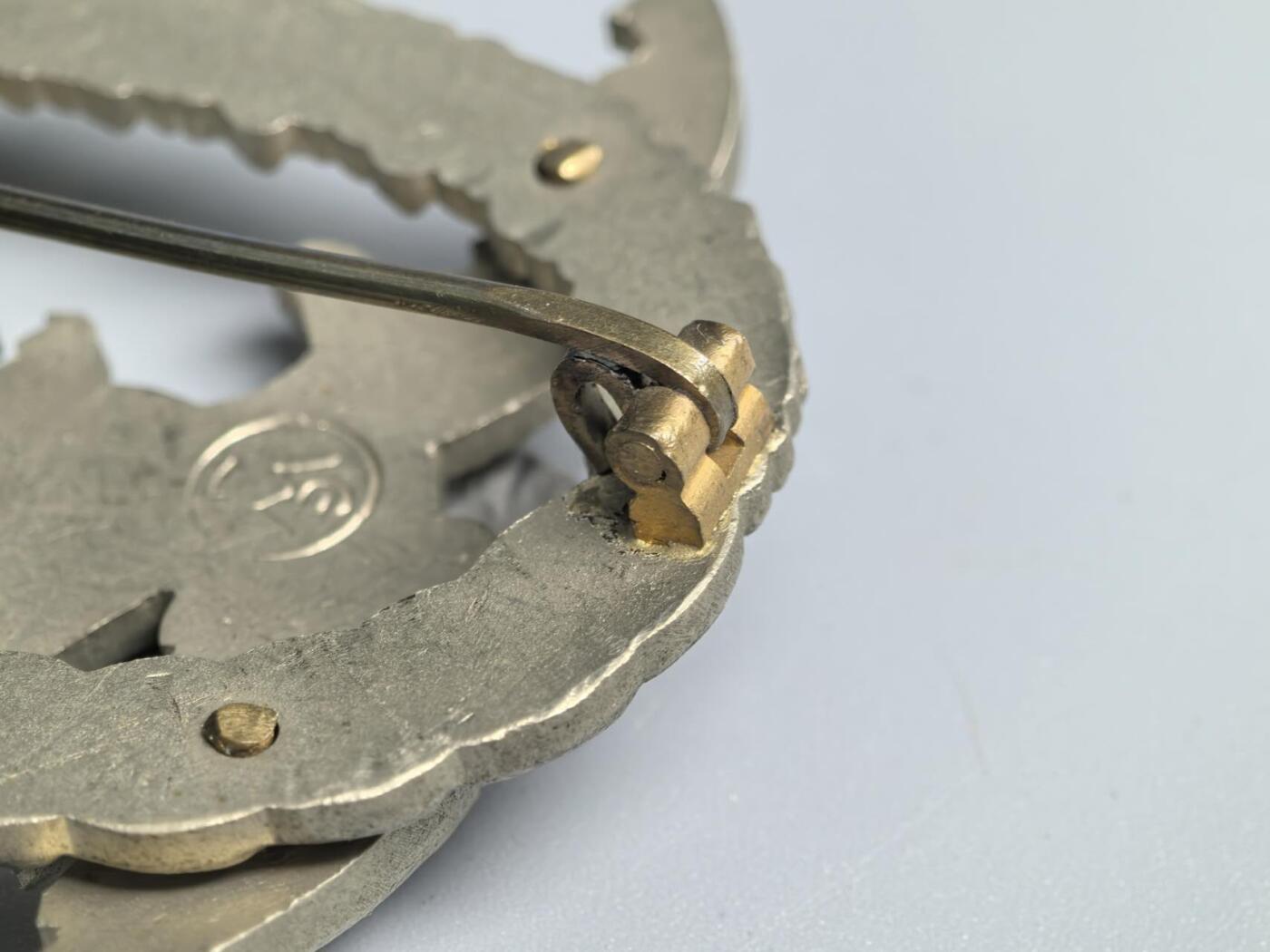 小驴勋章奖章收藏1月17日周六晚六点拍卖（珍爱和平，收藏战争，铭记历史，勿忘国耻，忠党爱国。有偿代拍，送拍规则在简介最后，参拍须阅读规则后再参拍，关系到运费包装发货时效真假辨别等关键信息，拍卖时不再发原图，看大图店主微信码在拍卖店铺介绍里） 观察员奖章，铜合金，工艺看着像是70年代左右德国做的一批博物馆复制品