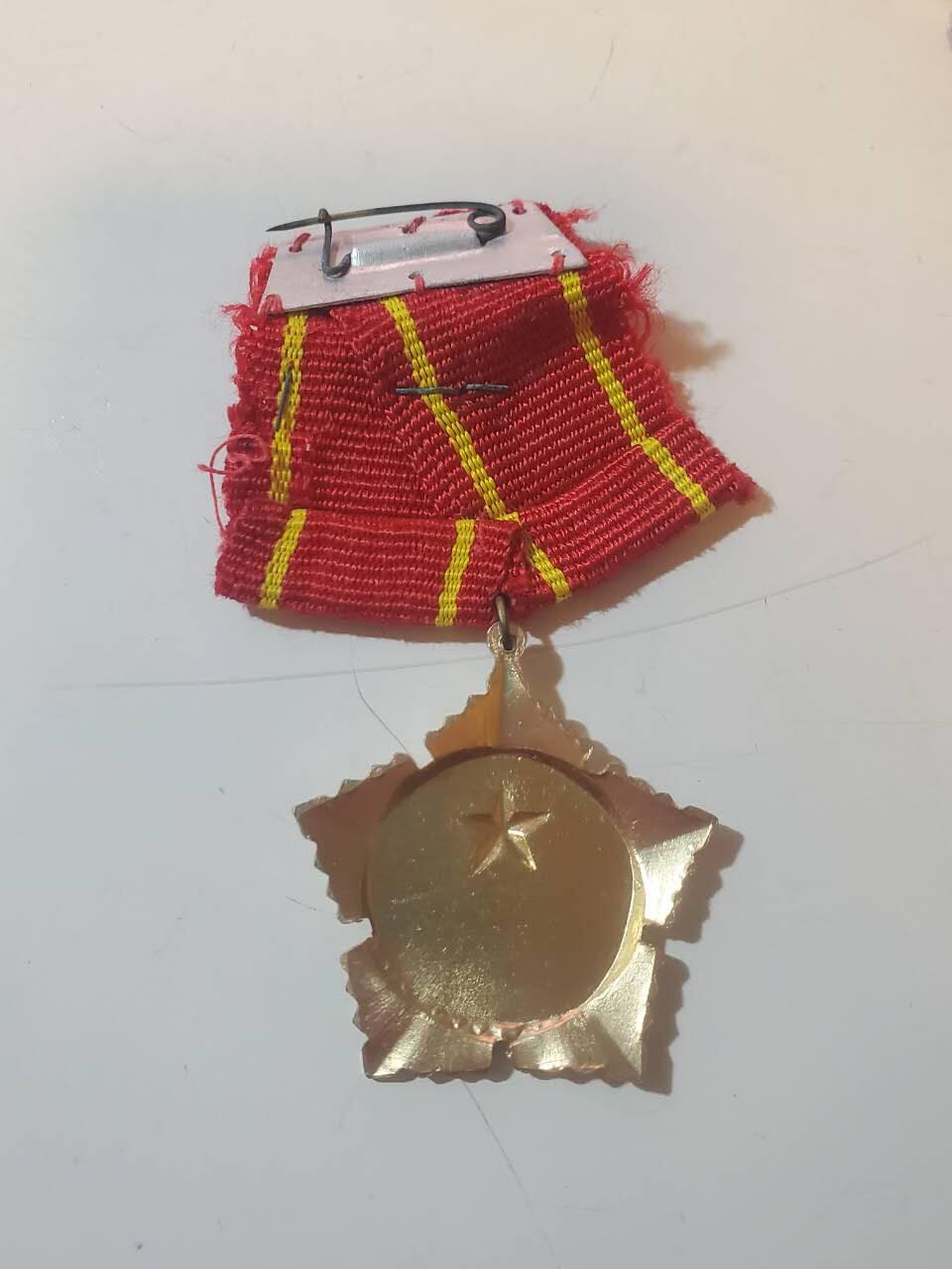 韵星假日拍卖第三十七期 -- Rimey Holidays Auction 37 越南社会主义共和国二级抗战勋章 越中战争时期早期软挂