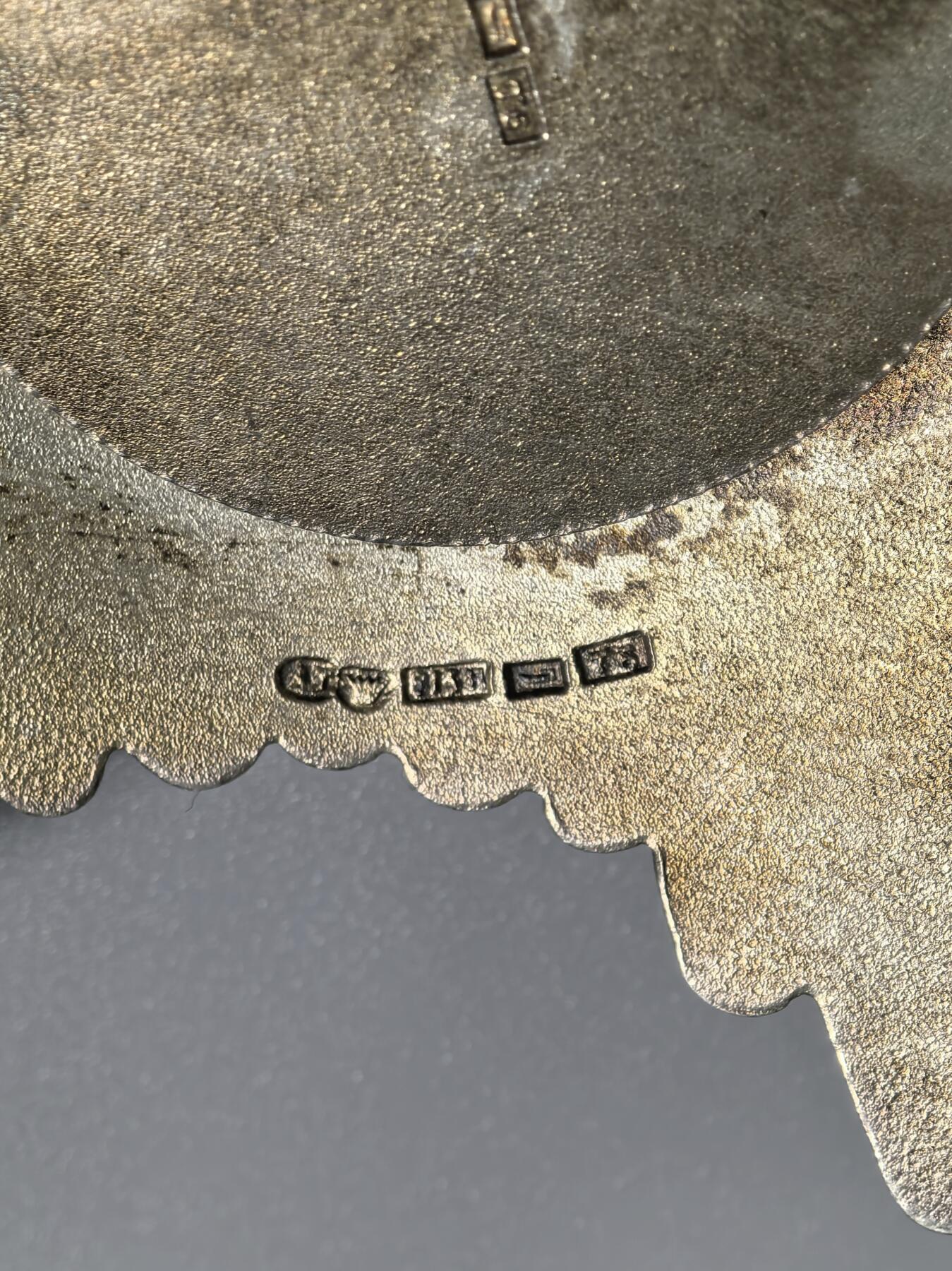 小驴勋章奖章收藏1月17日周六晚六点拍卖（珍爱和平，收藏战争，铭记历史，勿忘国耻，忠党爱国。有偿代拍，送拍规则在简介最后，参拍须阅读规则后再参拍，关系到运费包装发货时效真假辨别等关键信息，拍卖时不再发原图，看大图店主微信码在拍卖店铺介绍里）