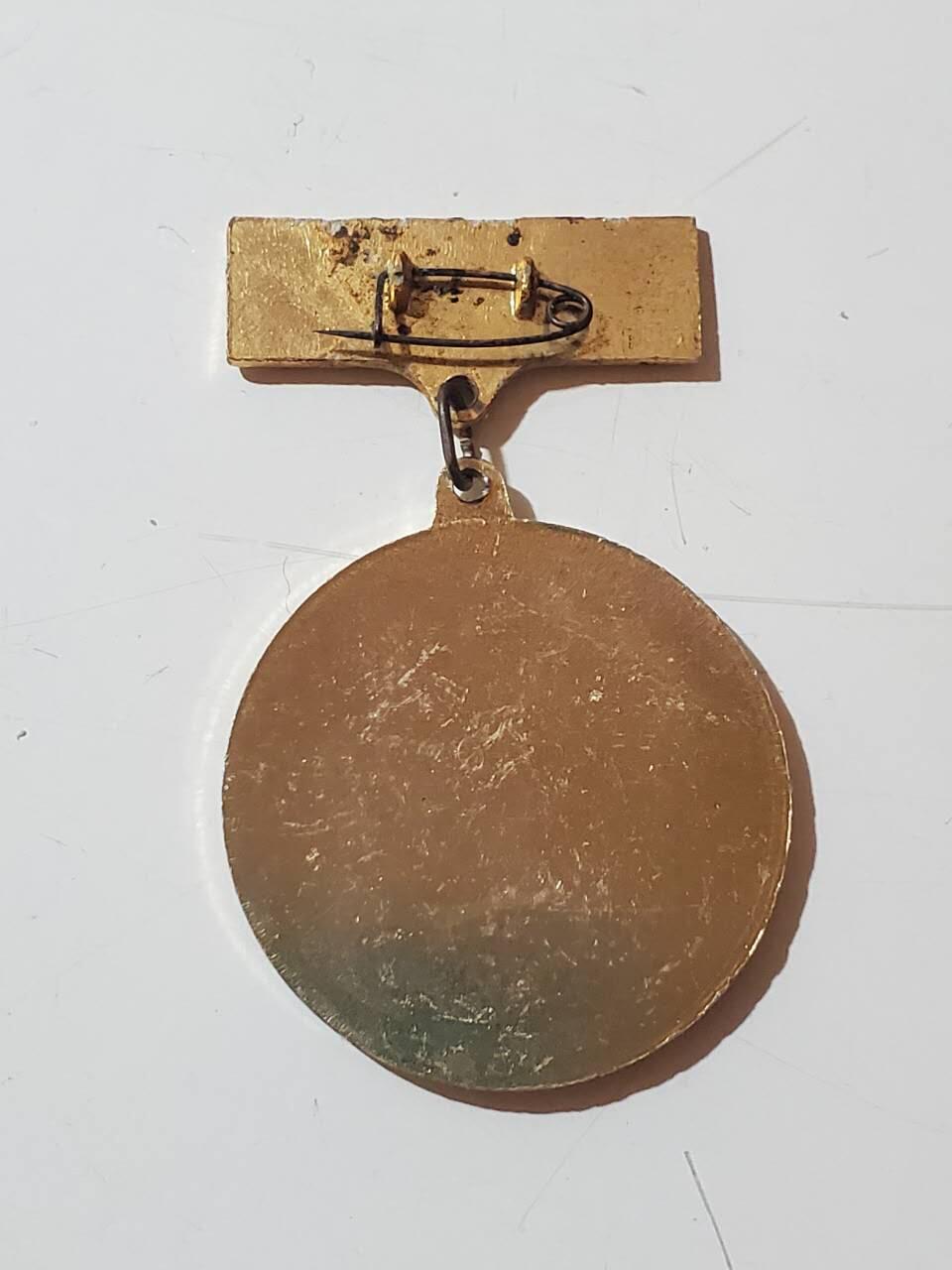 韵星假日拍卖第三十七期 -- Rimey Holidays Auction 37 柬埔寨人民共和国解放红色高棉消灭波尔布特政权奖章 无掉珐琅