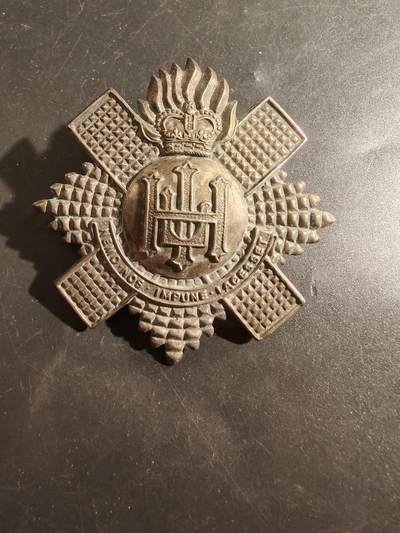 老王徽章第177期 - 英国高地燧发枪团帽徽    女王早期