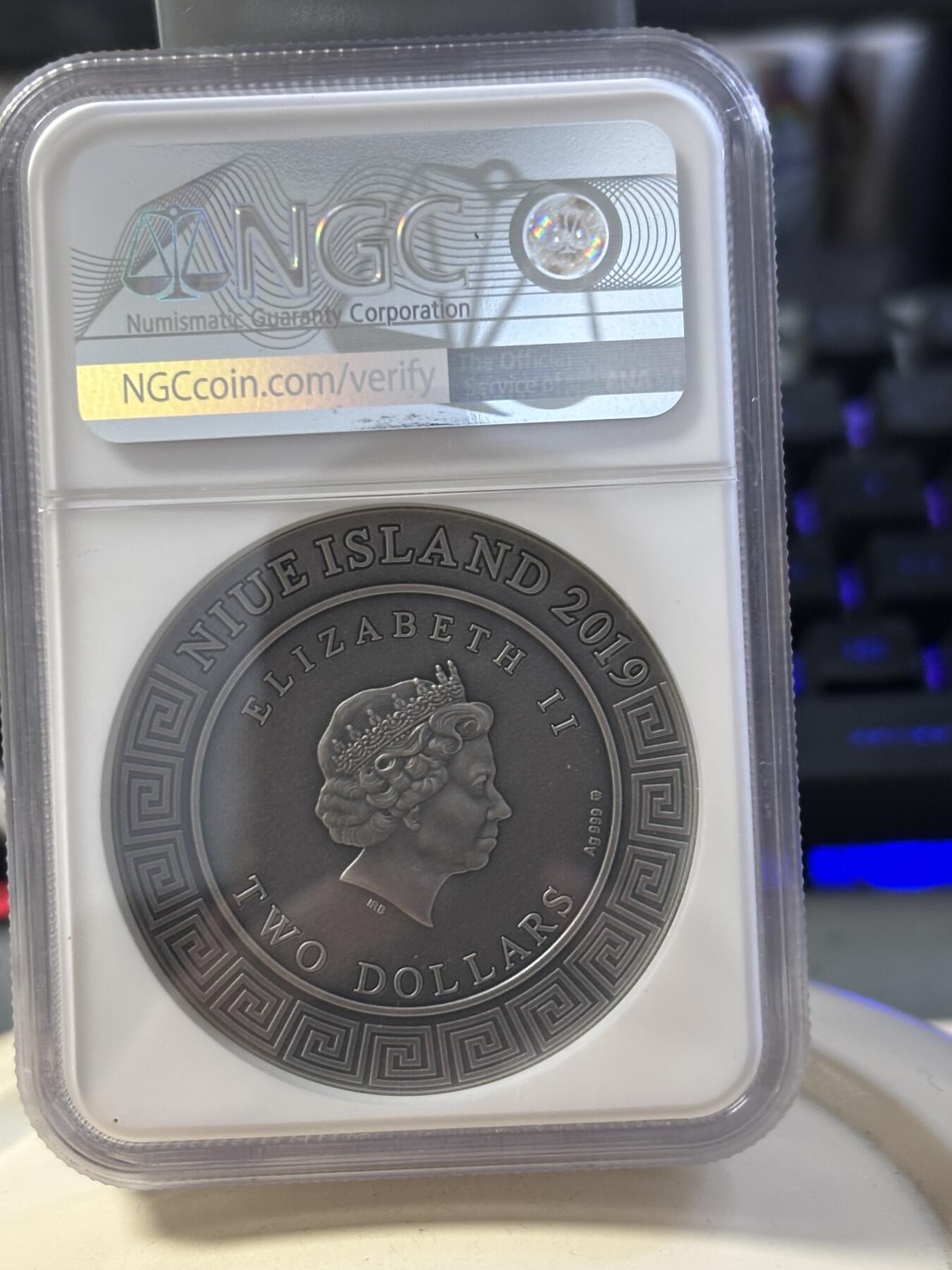 第188期拍卖 纽埃2019年希腊众神3火神赫准斯托斯高浮雕纪念银币NGC-MS70首无原盒证书，999银，2盎司，发行量500枚，