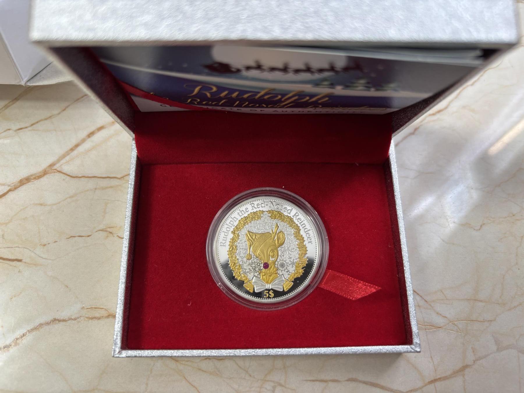 第188期拍卖 基里巴斯2015年圣诞红鼻子驯鹿鲁道夫镶水晶银币，，925银，20克，发行5000枚