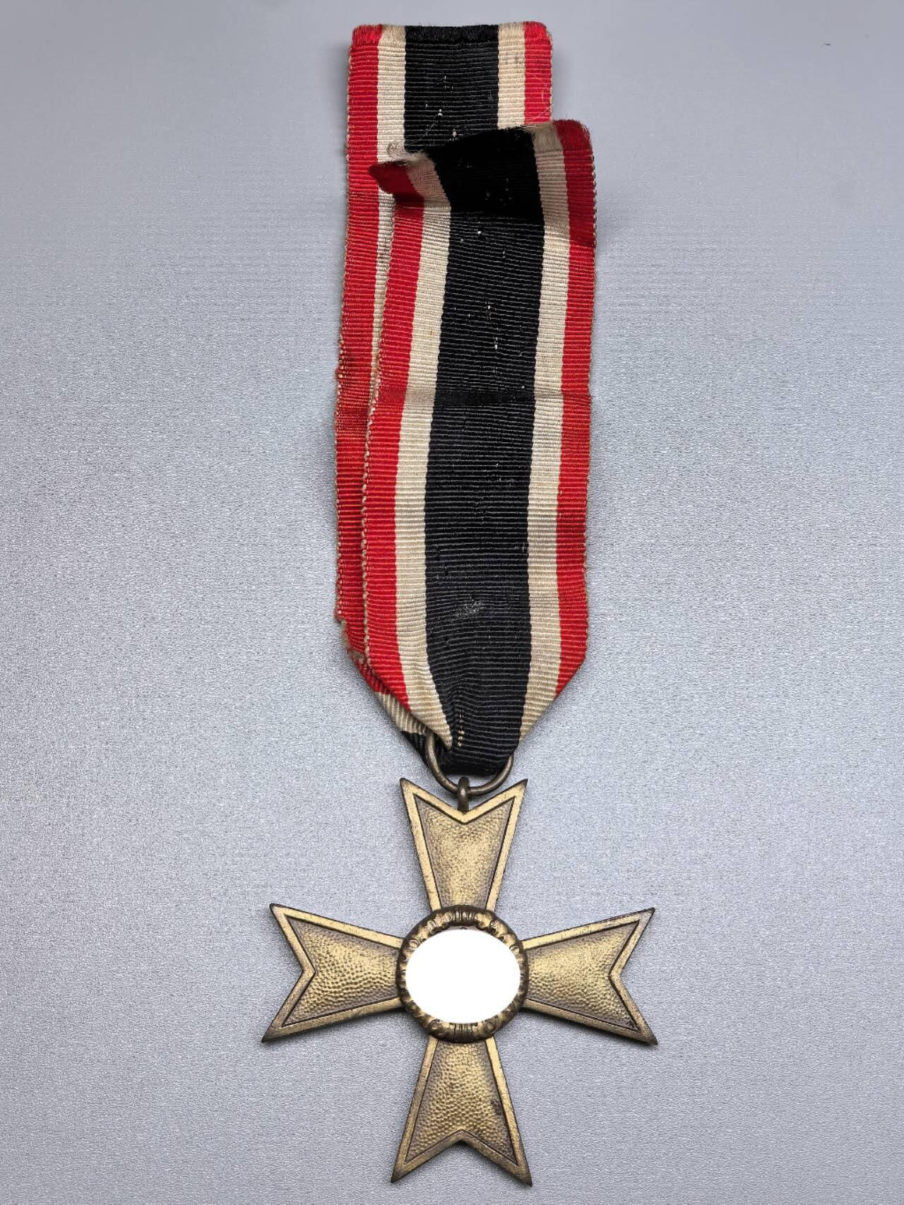 小驴勋章奖章收藏1月17日周六晚六点拍卖（珍爱和平，收藏战争，铭记历史，勿忘国耻，忠党爱国。有偿代拍，送拍规则在简介最后，参拍须阅读规则后再参拍，关系到运费包装发货时效真假辨别等关键信息，拍卖时不再发原图，看大图店主微信码在拍卖店铺介绍里） 得三无剑二级战功十字勋章，环打60标