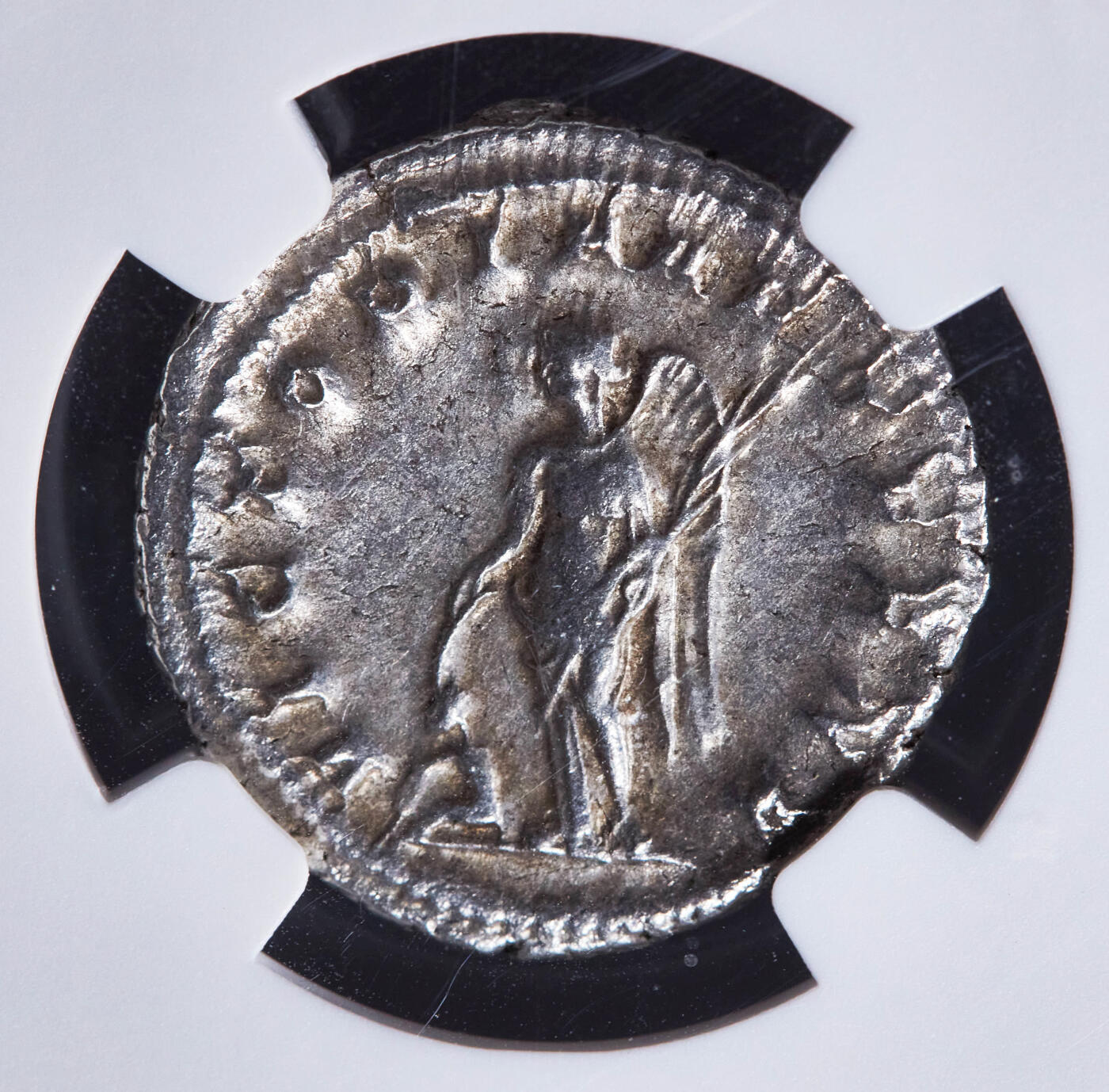 【俄甄集藏】“万象更新、马呈祥瑞”迎新春俄甄精品场-2026年(047)01-21 星期三 晚 19:30 全场包邮 古罗马帝国公元243-244年戈尔迪安三世双第纳尔胜利女神银币，NGC ChAU (Str4/5, Sur4/5)，罗马造币厂打制，正面皇帝戈尔迪安三世戴桂冠头像，正面币文：最高统帅戈尔迪安，虔敬者，幸运的奥古斯都，背面双翼胜利女神站像，直径：22mm，打制犀利，包浆匀称