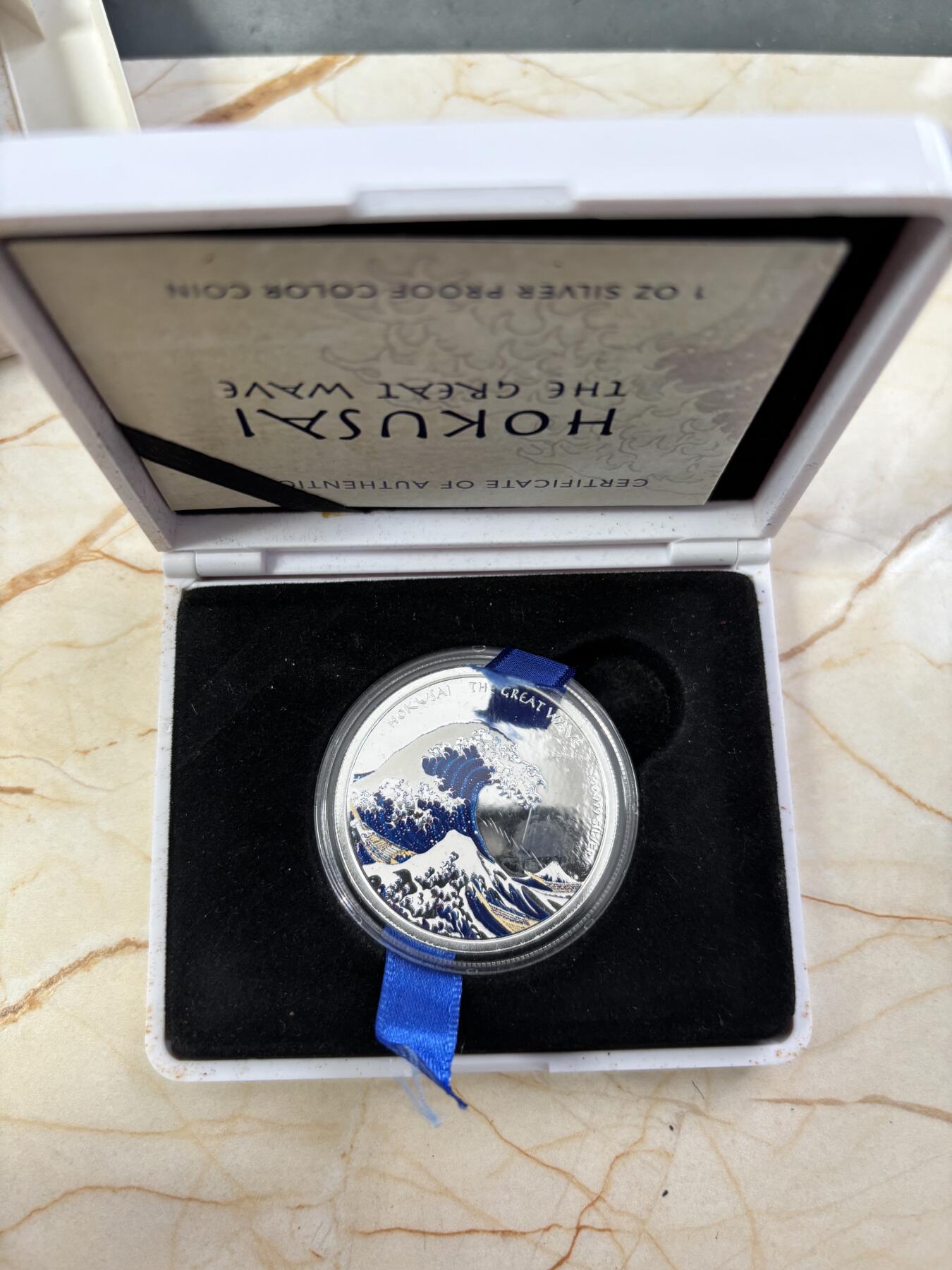 第188期拍卖 少见 斐济2017年葛饰北斋名画《神奈川冲浪里》精制彩色银币 1盎司999银 发行2500枚，