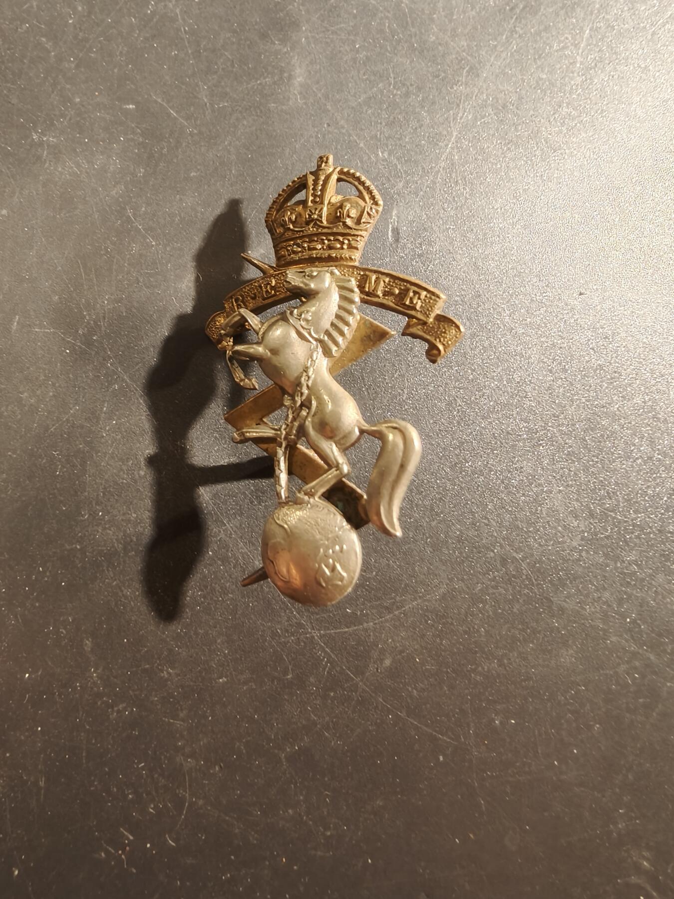 老王徽章第177期 英国皇家机电工程兵团帽徽    一战时期