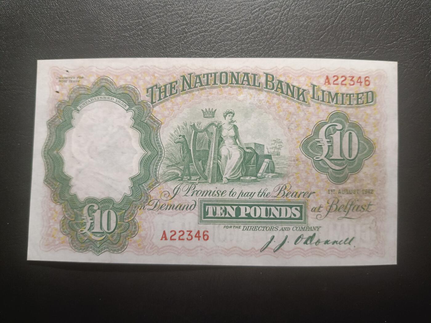 2026一月第三期，总213期 爱尔兰国民银行1942年10镑流通好品XF首冠A，稀有的极早期品种，爱尔兰元素的竖琴，鹿角组成的人格化象征和银行徽标
