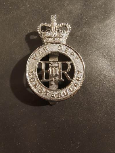 老王徽章第177期 - 英国战争部警察帽徽     女王时期