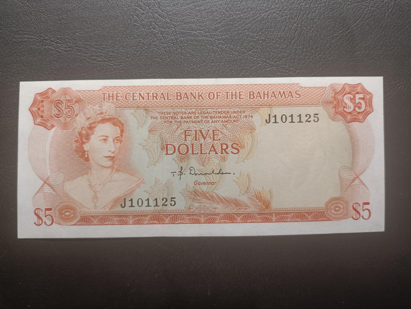 2026一月第三期，总213期 巴哈马1974年5元UNC-无47，后期“巴哈马中央银行”抬头，大皇冠女王和总督府