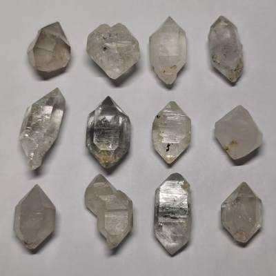 七河·世界币章小拍（总第34期） - 藏家出品 X703（8） 云贵闪灵水晶原石一组 12 颗  