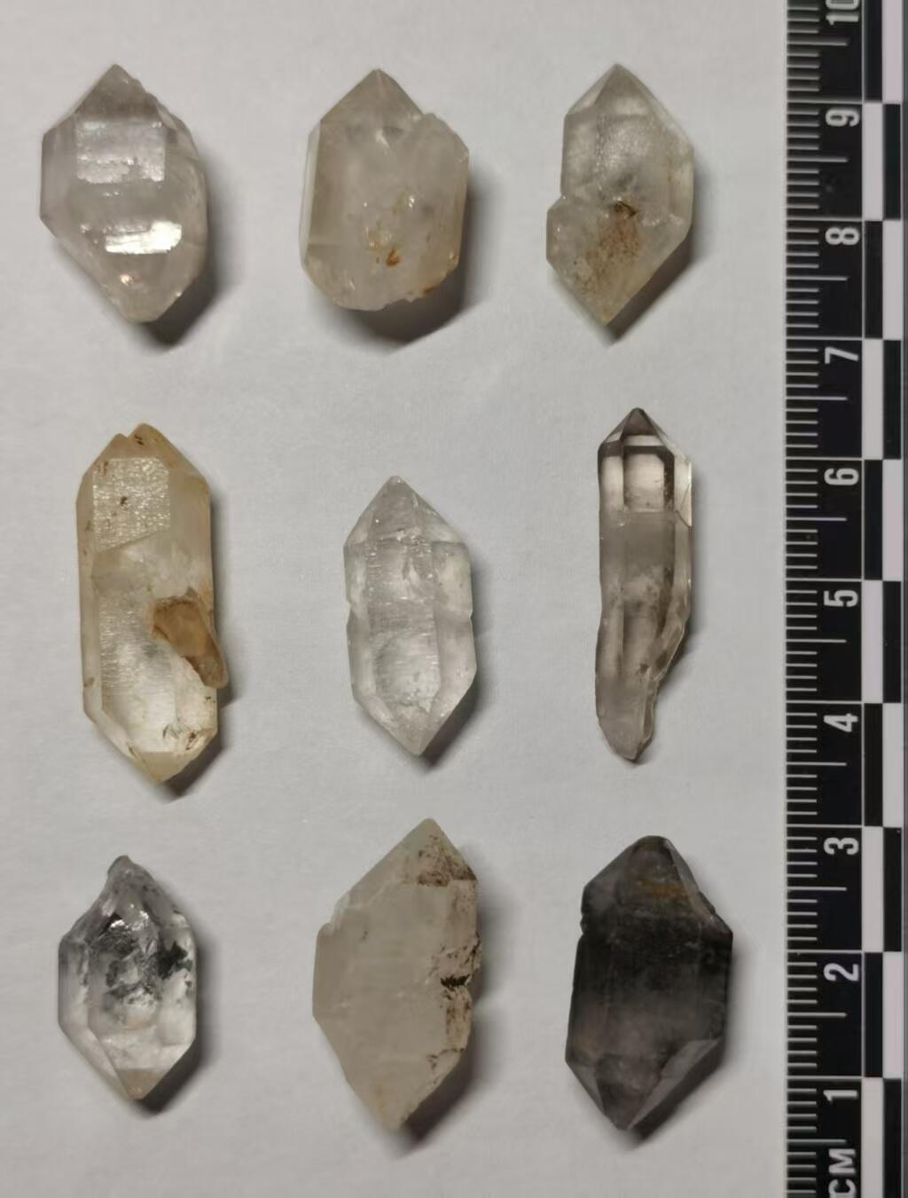 七河·世界币章小拍（总第34期） 藏家出品X715（3）云贵闪灵水晶原石 一组共9件