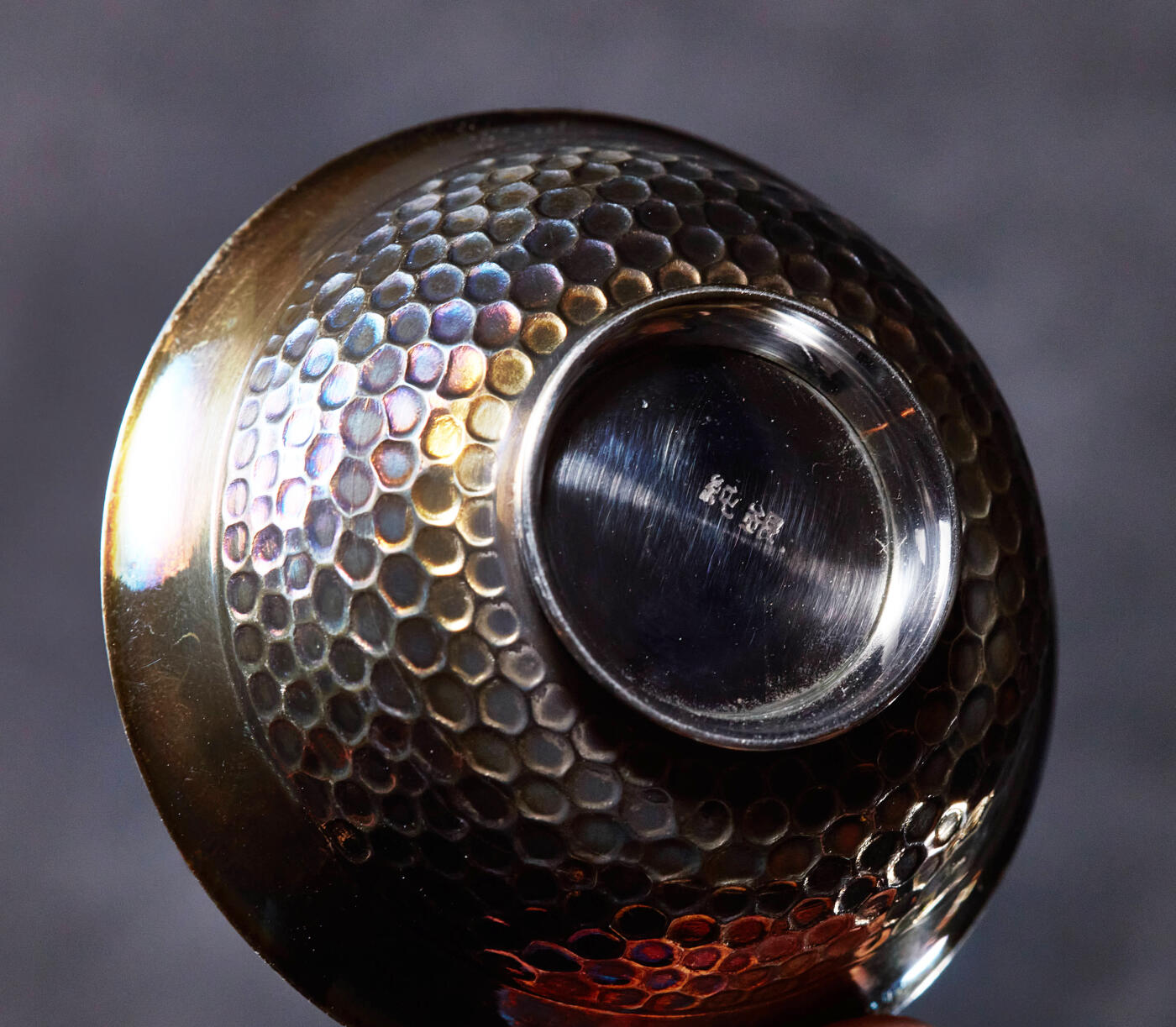 【俄甄集藏】“万象更新、马呈祥瑞”迎新春俄甄精品场-2026年(047)01-21 星期三 晚 19:30 全场包邮 日本大正时期内镀金纯手工捶打纯银古董酒杯6支一套，口径：52mm，高：21mm，总重量：126.47克，999银，五彩包浆