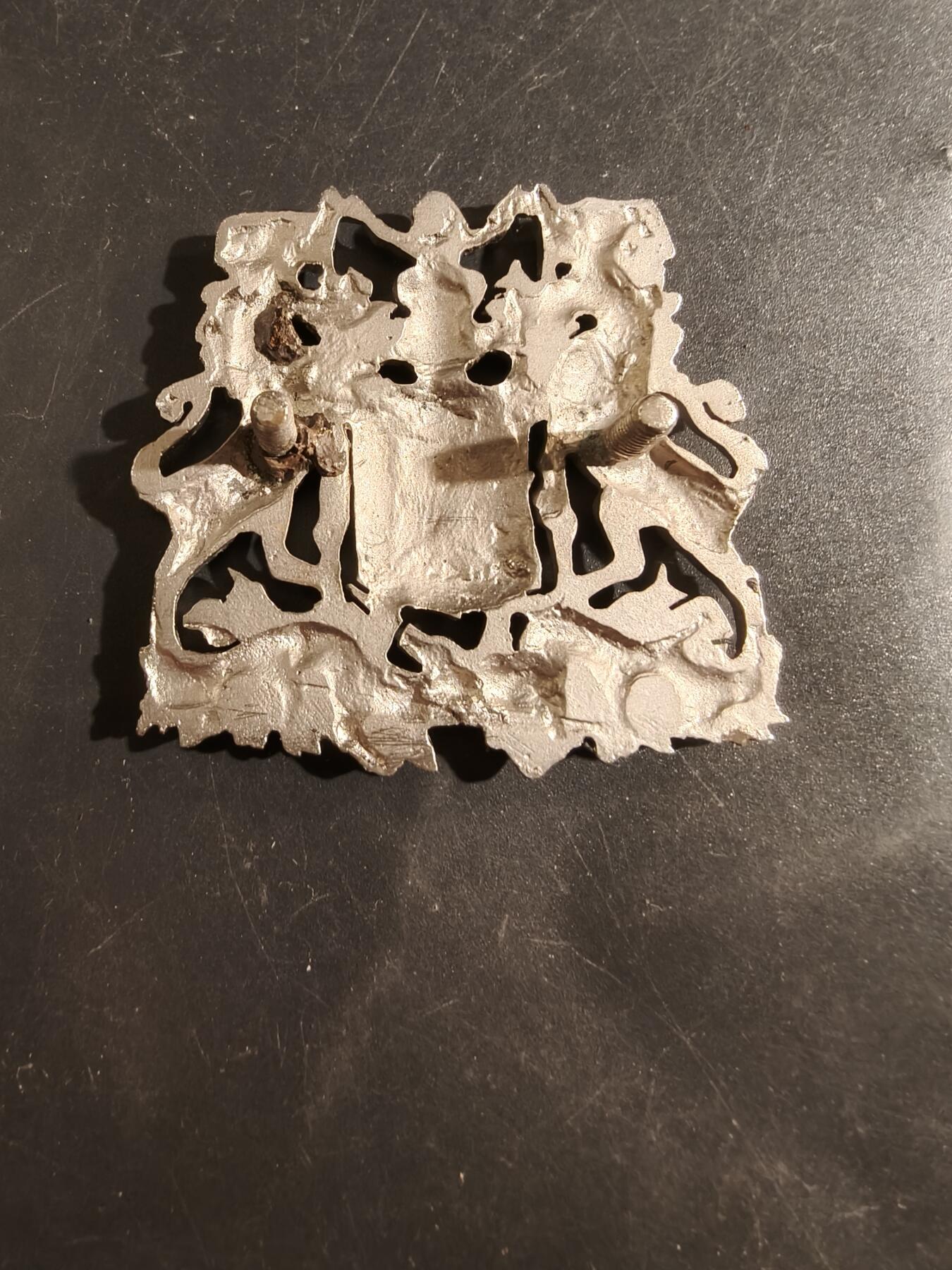 老王徽章第177期 英联邦南非开普炮兵与工程师尖顶盔帽徽       维多利亚时期    1891-1897版