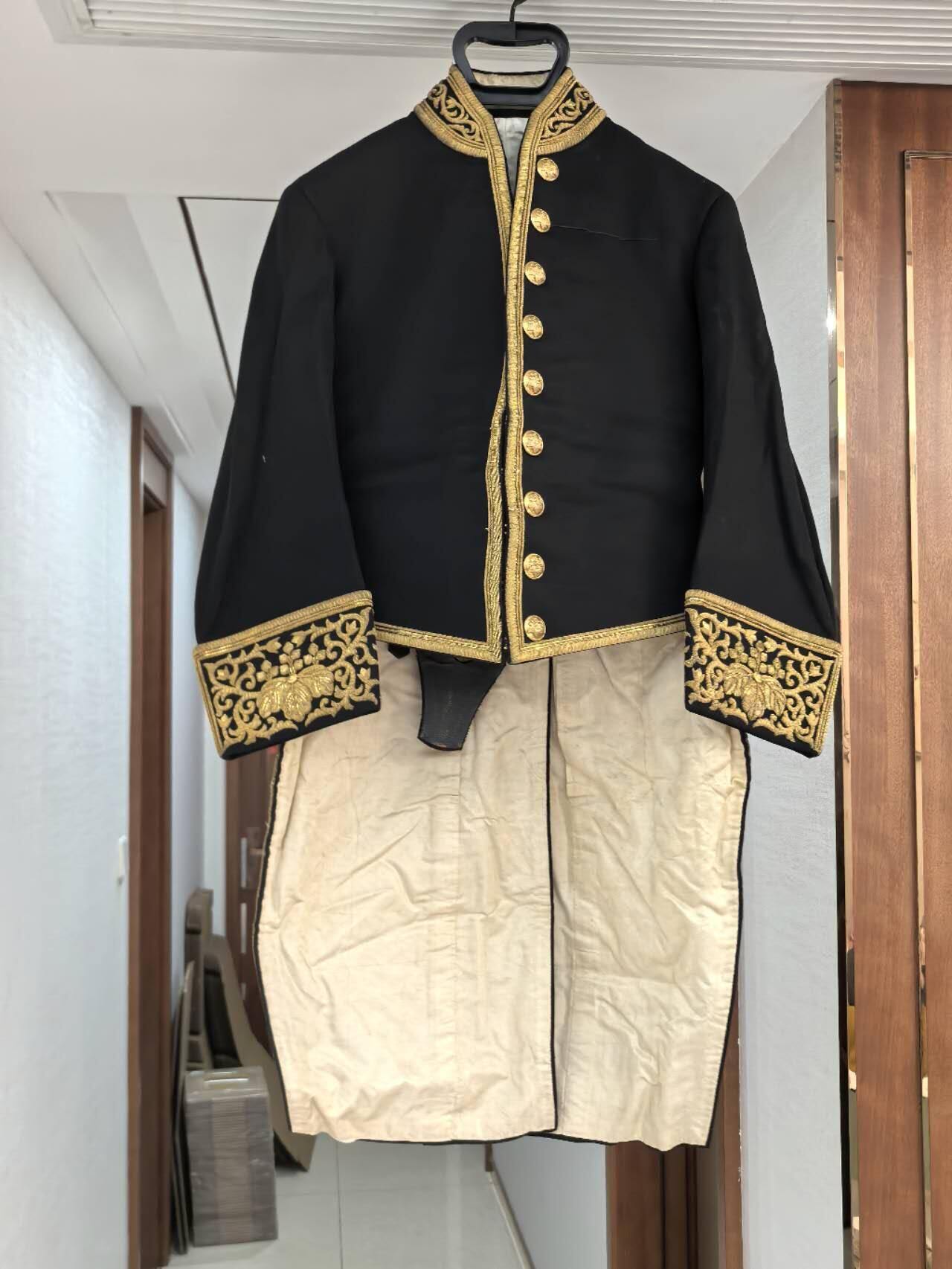 小驴勋章奖章收藏1月17日周六晚六点拍卖（珍爱和平，收藏战争，铭记历史，勿忘国耻，忠党爱国。有偿代拍，送拍规则在简介最后，参拍须阅读规则后再参拍，关系到运费包装发货时效真假辨别等关键信息，拍卖时不再发原图，看大图店主微信码在拍卖店铺介绍里）