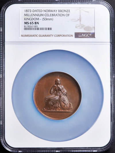 【俄甄集藏】“万象更新、马呈祥瑞”迎新春俄甄精品场-2026年(047)01-21 星期三 晚 19:30 全场包邮 - 挪威1872年女神坐像皇家弗雷德里克大学纪念挪威建国千年大铜章，NGC MS65，高浮雕，巧克力包浆，顶级品相，直径53mm