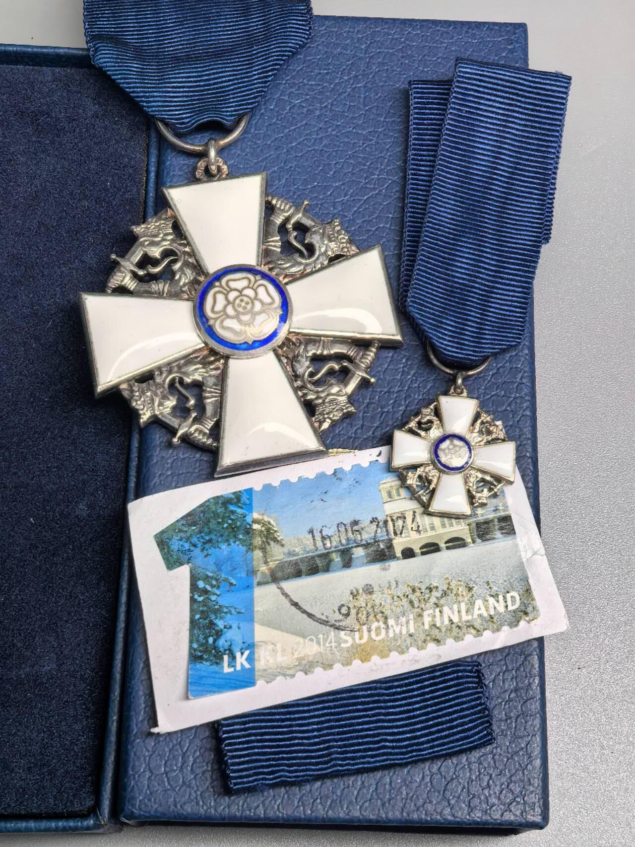 小驴勋章奖章收藏1月17日周六晚六点拍卖（珍爱和平，收藏战争，铭记历史，勿忘国耻，忠党爱国。有偿代拍，送拍规则在简介最后，参拍须阅读规则后再参拍，关系到运费包装发货时效真假辨别等关键信息，拍卖时不再发原图，看大图店主微信码在拍卖店铺介绍里）