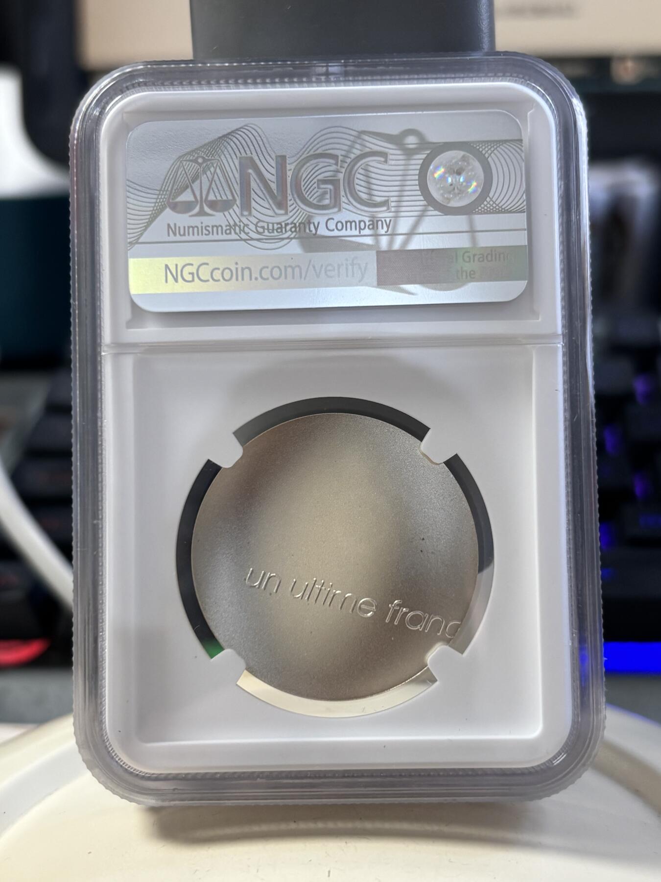 第188期拍卖 获奖币法国2001年最后的法郎波浪形银币NGC-MS69无盒无证书，980银，17.77克，