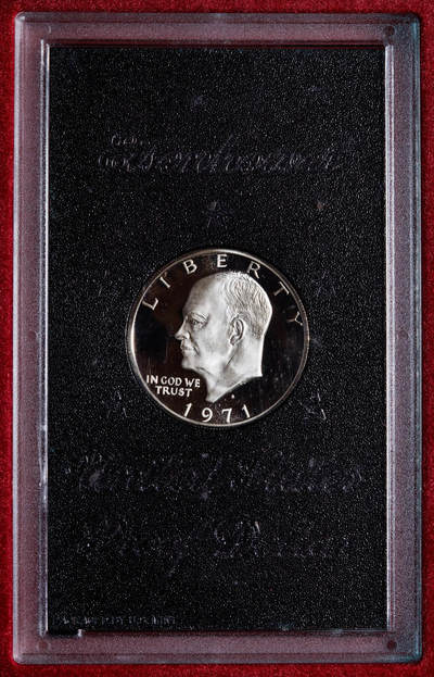【俄甄集藏】“万象更新、马呈祥瑞”迎新春俄甄精品场-2026年(047)01-21 星期三 晚 19:30 全场包邮 - 美国1971年S版艾森豪威尔精制一元大银币，原盒精装，品相完好，重24.59克，400银