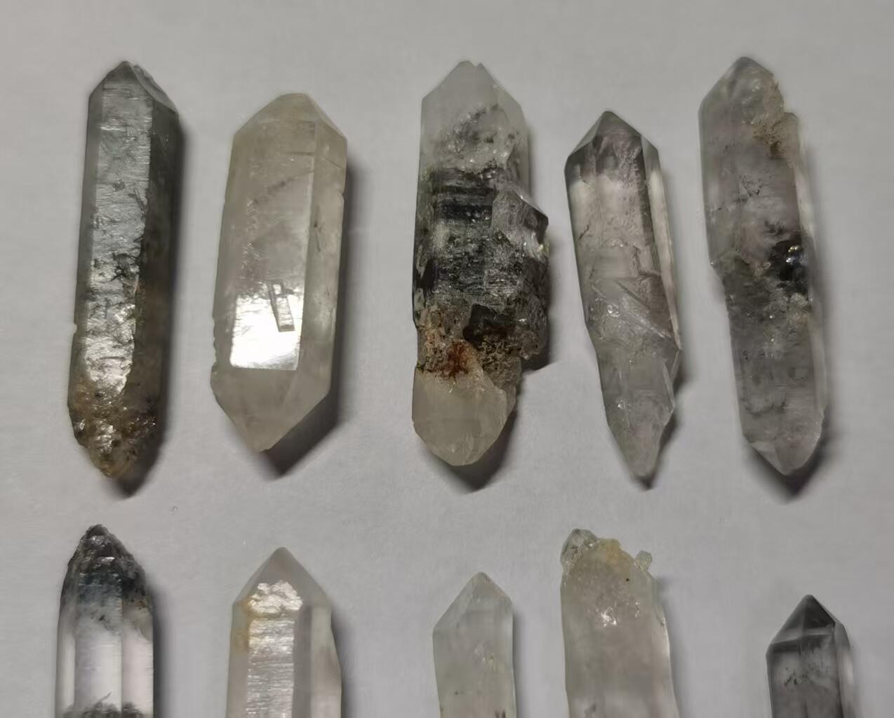 七河·世界币章小拍（总第34期） 藏家出品 X716（3） 长条状云贵闪灵水晶原石 一组 10 件