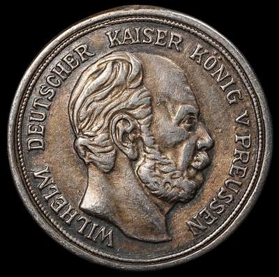 修遠堂世界钱币第101期 - 威廉一世小银章 20.45mm，3.66g，顶部边缘有焊点，图案仿造20马克，应该是制作作为饰品使用的