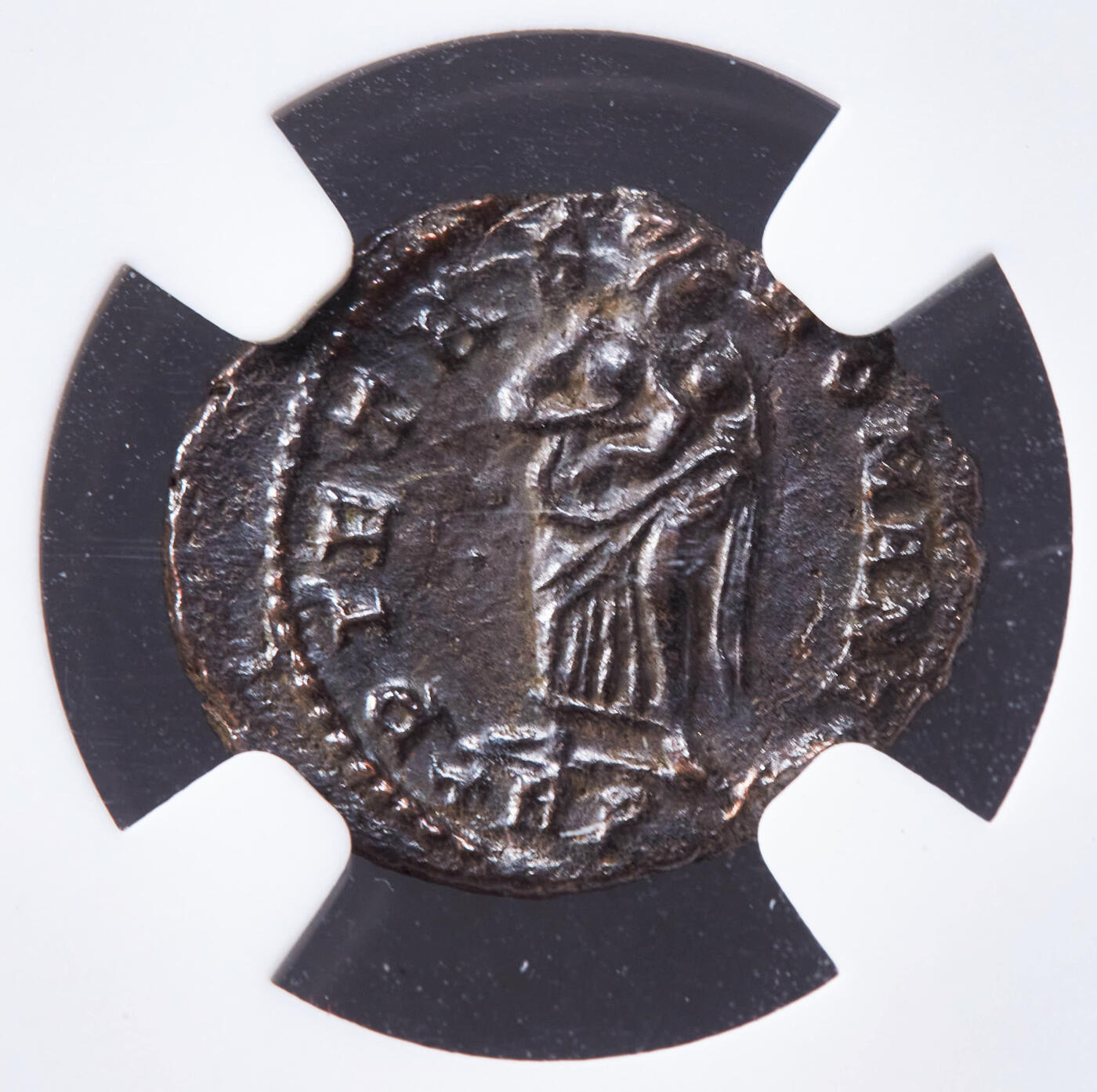 【俄甄集藏】“万象更新、马呈祥瑞”迎新春俄甄精品场-2026年(047)01-21 星期三 晚 19:30 全场包邮 古罗马帝国公元337-340年君士坦提乌斯一世妻子狄奥多拉皇后1富利铜币，NGC AU，特里尔造币厂第1造币作坊打制，正面狄奥多拉戴桂冠面右像，背面虔诚女神抱婴，直径：16mm，稀少品种