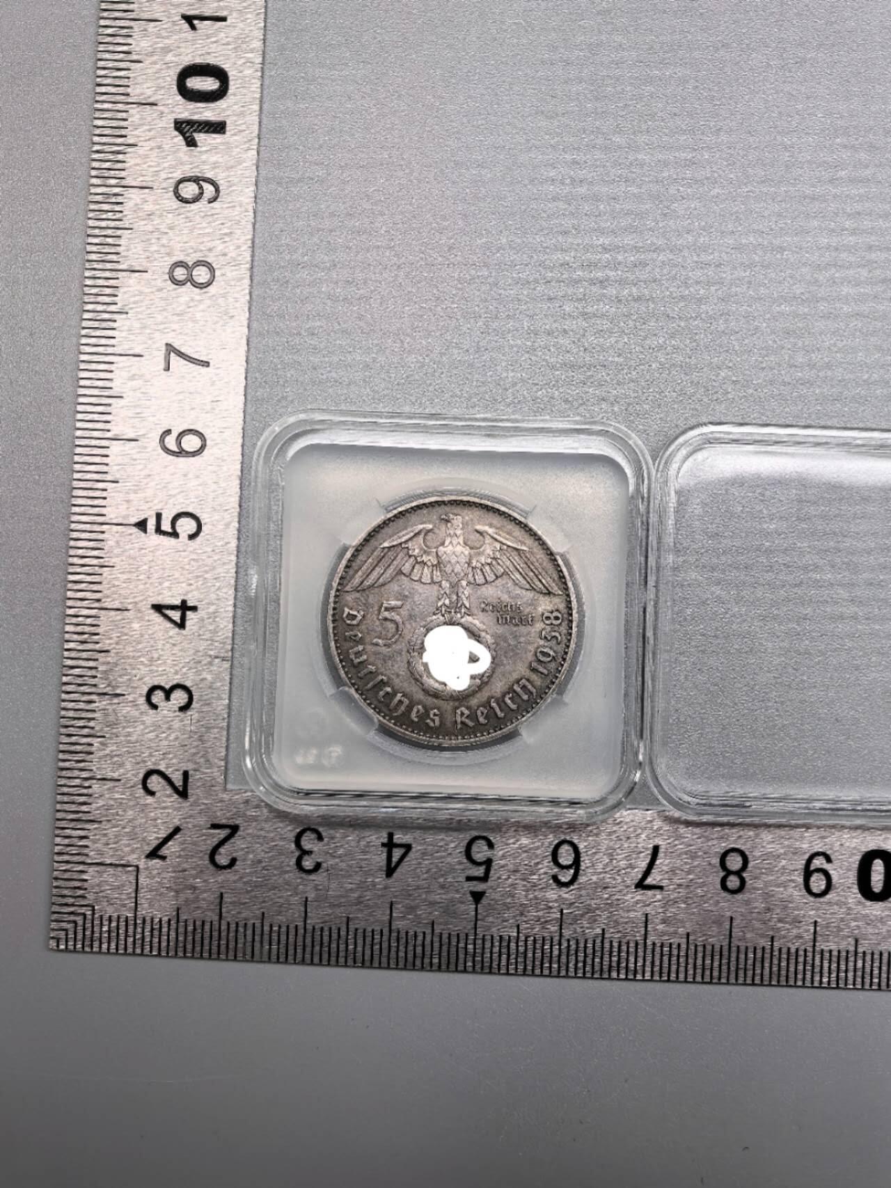 小驴勋章奖章收藏1月17日周六晚六点拍卖（珍爱和平，收藏战争，铭记历史，勿忘国耻，忠党爱国。有偿代拍，送拍规则在简介最后，参拍须阅读规则后再参拍，关系到运费包装发货时效真假辨别等关键信息，拍卖时不再发原图，看大图店主微信码在拍卖店铺介绍里） 1938年5马克银币一枚