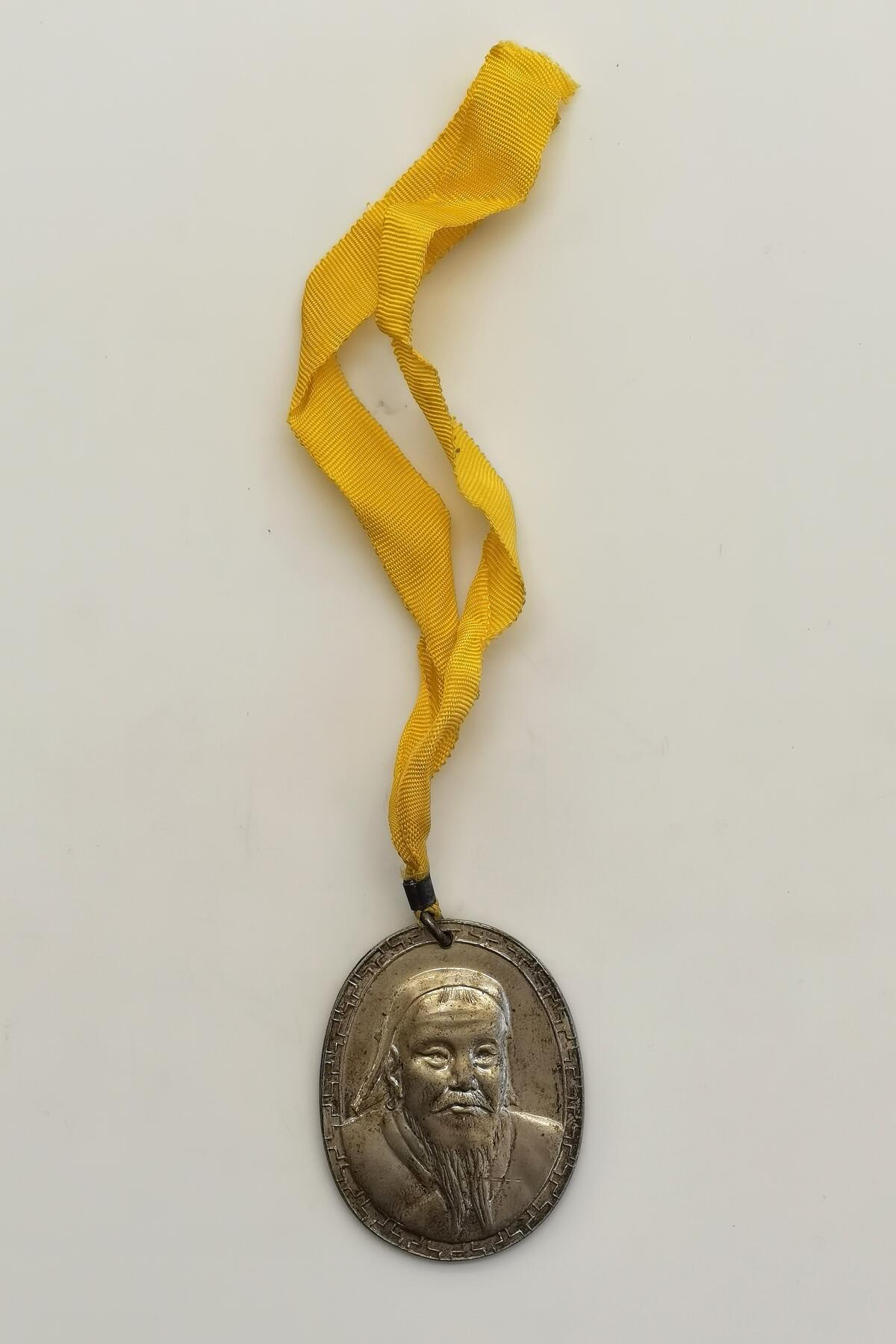 博洋堂世界钱币拍卖第157期（全场包邮） 1987年庆祝内蒙古自治区成立四十周年纪念章，成吉思汗像，45*35mm