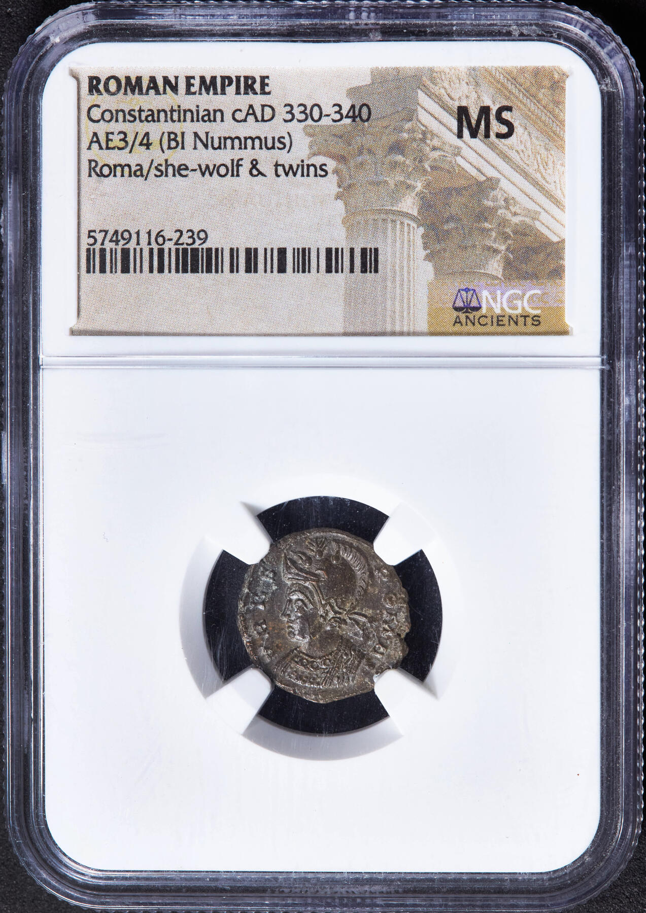 【俄甄集藏】“万象更新、马呈祥瑞”迎新春俄甄精品场-2026年(047)01-21 星期三 晚 19:30 全场包邮 古罗马帝国公元332年-333年君士坦丁大帝母狼育婴罗马建城纪念铜币，NGC MS，正面罗马女神戴盔披氅面左胸像，币文罗马城，背面母狼哺婴源自罗马建城传说，母狼正哺育罗慕路斯和雷穆斯兄弟，上方两颗芒星，未流通，直径：18mm